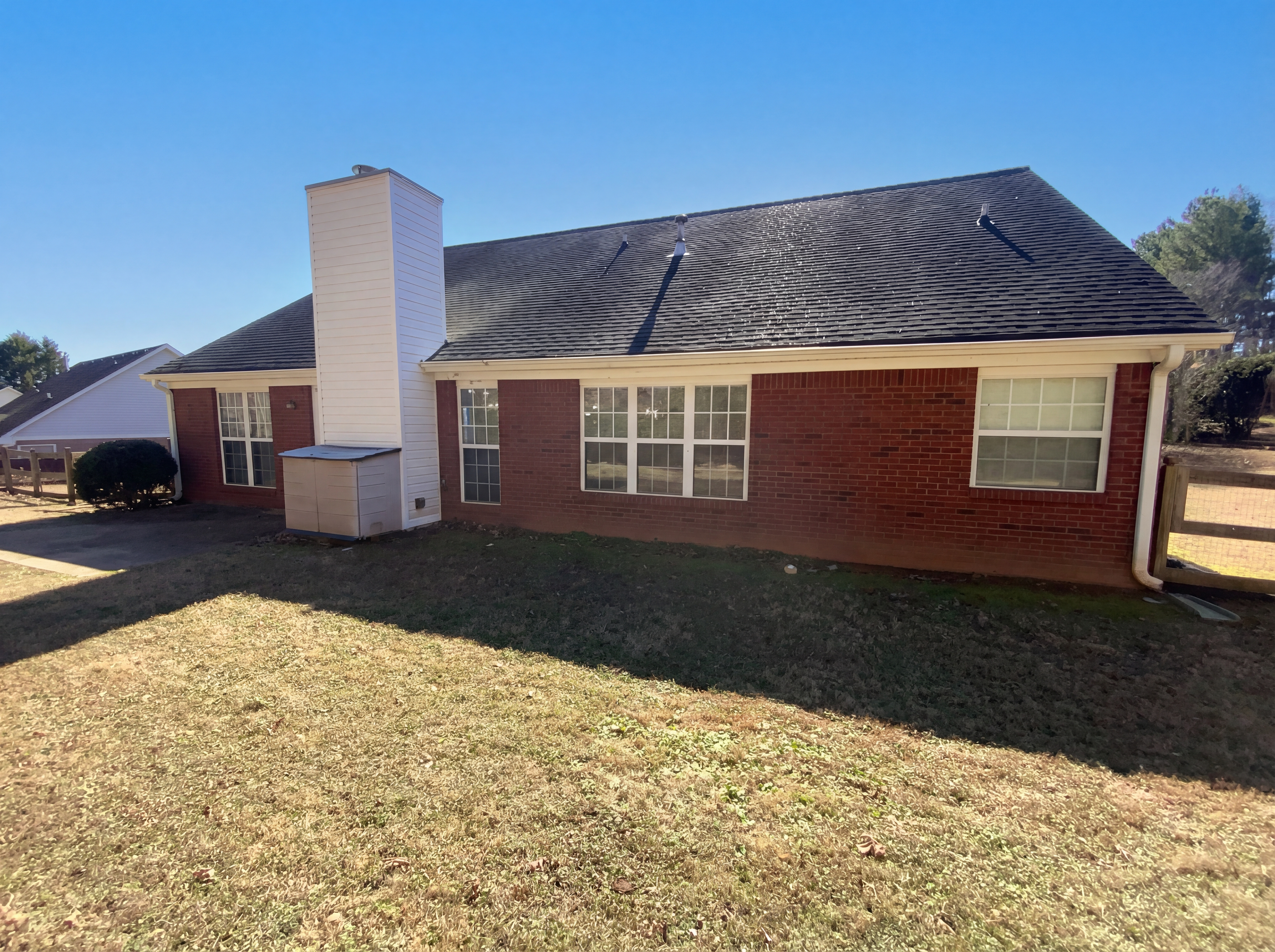 Photo 5 of 25 of 6895 Valley Forest Dr, Cumming, GA