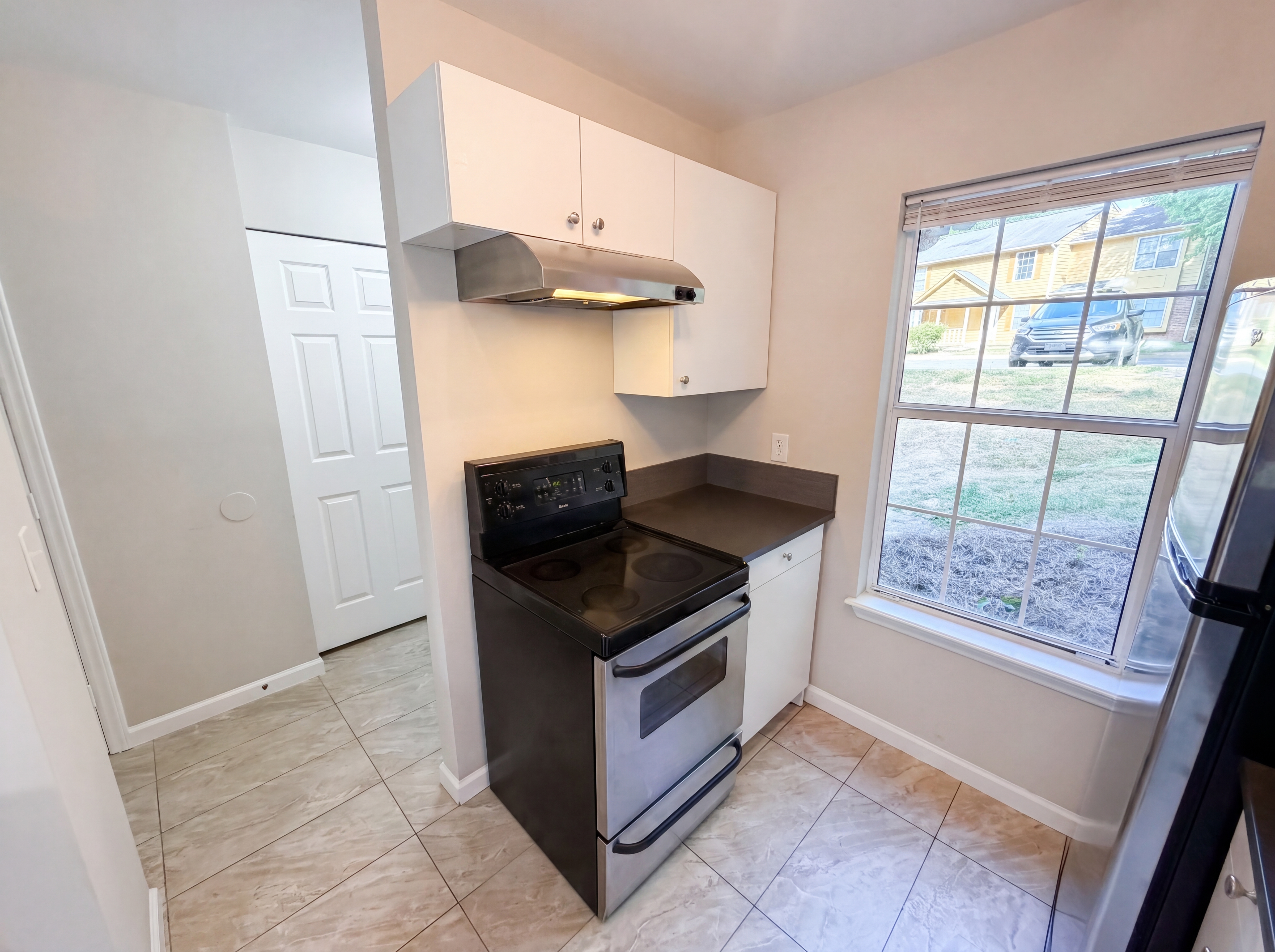 Photo 7 of 19 of 4037 Briarhill Dr, Charlotte, NC
