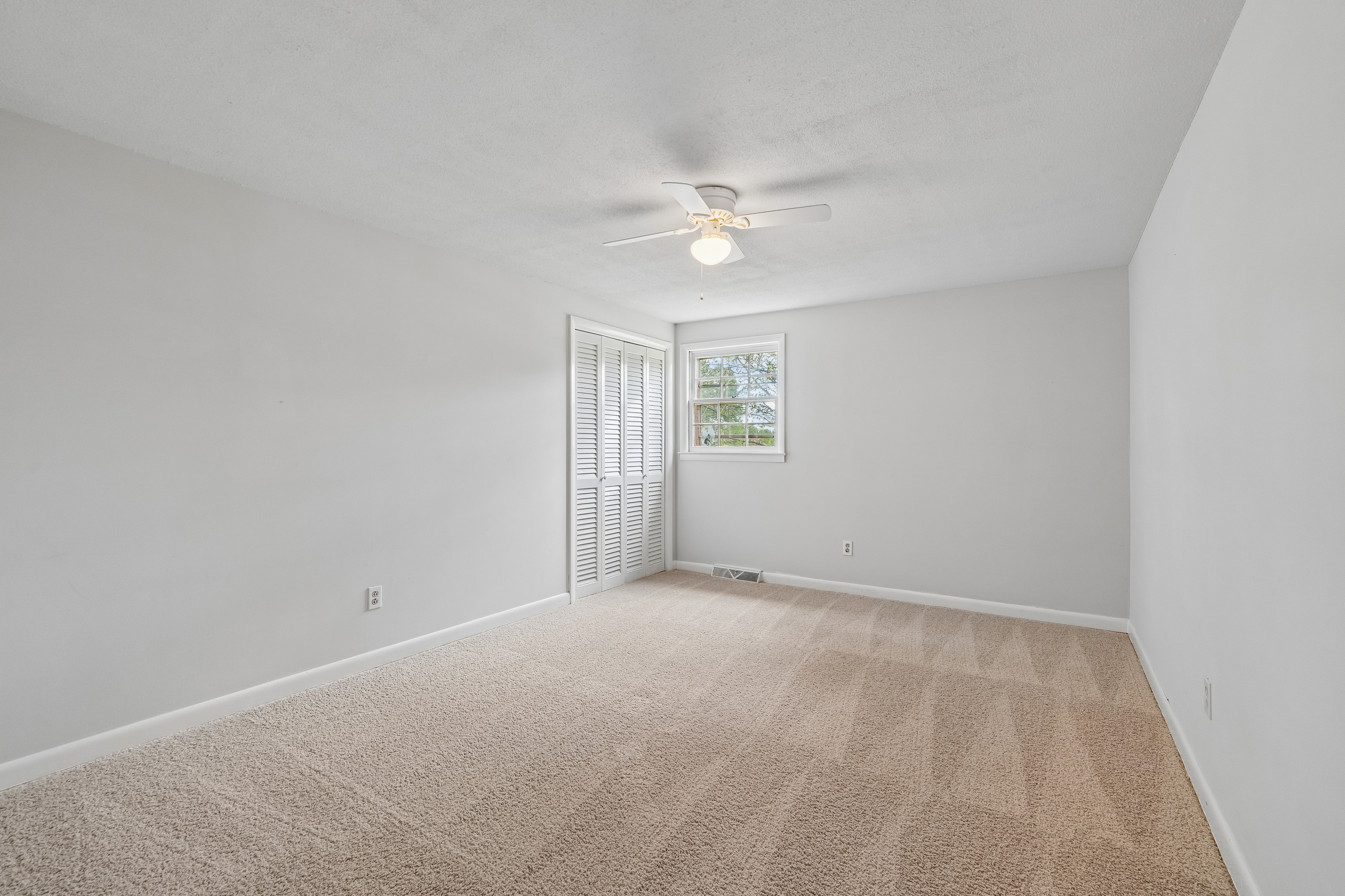 Photo 12 of 28 of 4036 Elizabeth St, Hickory, NC