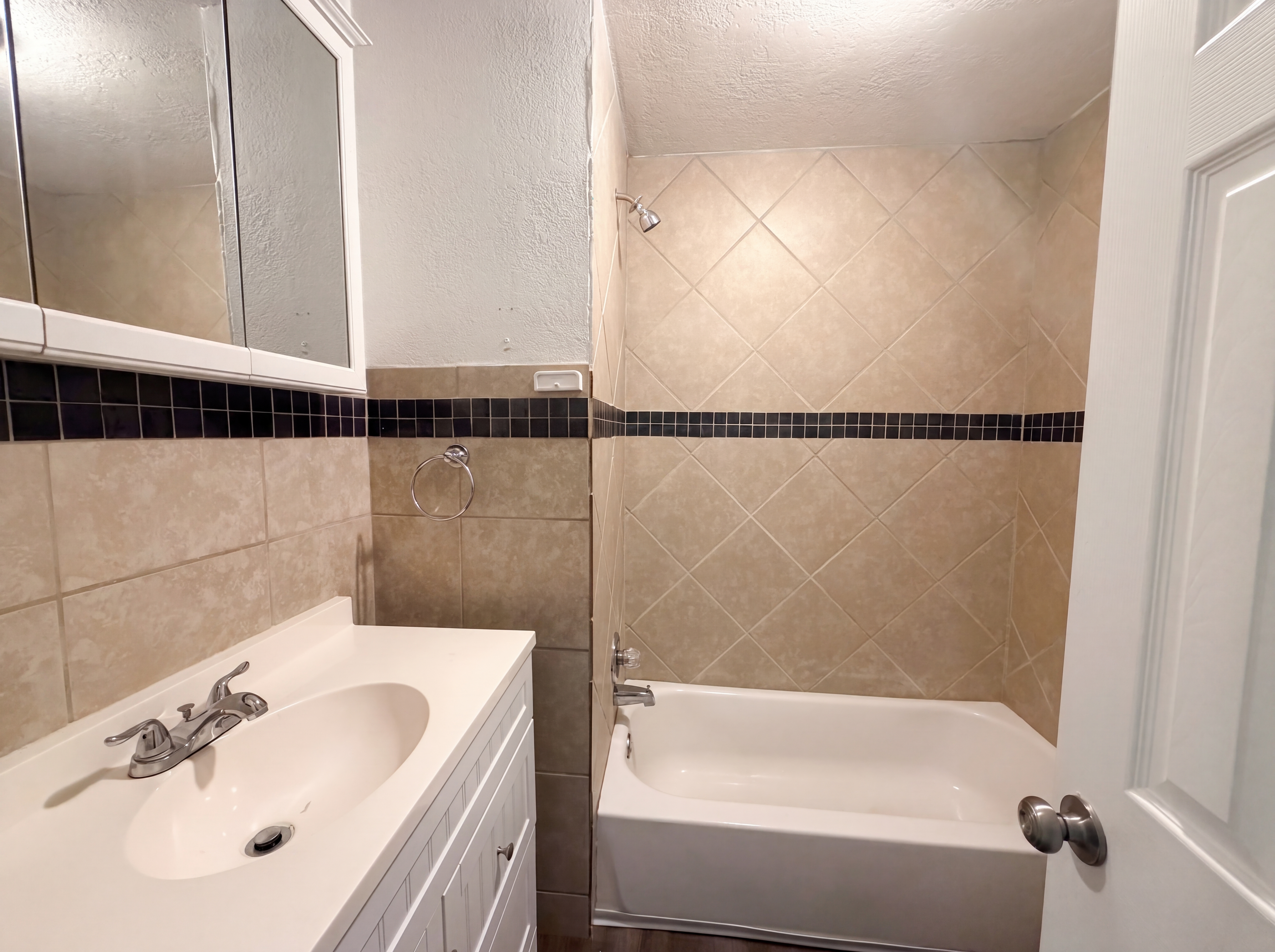 Photo 13 of 16 of 1825 NE Bren Mar Rd, Lees Summit, MO