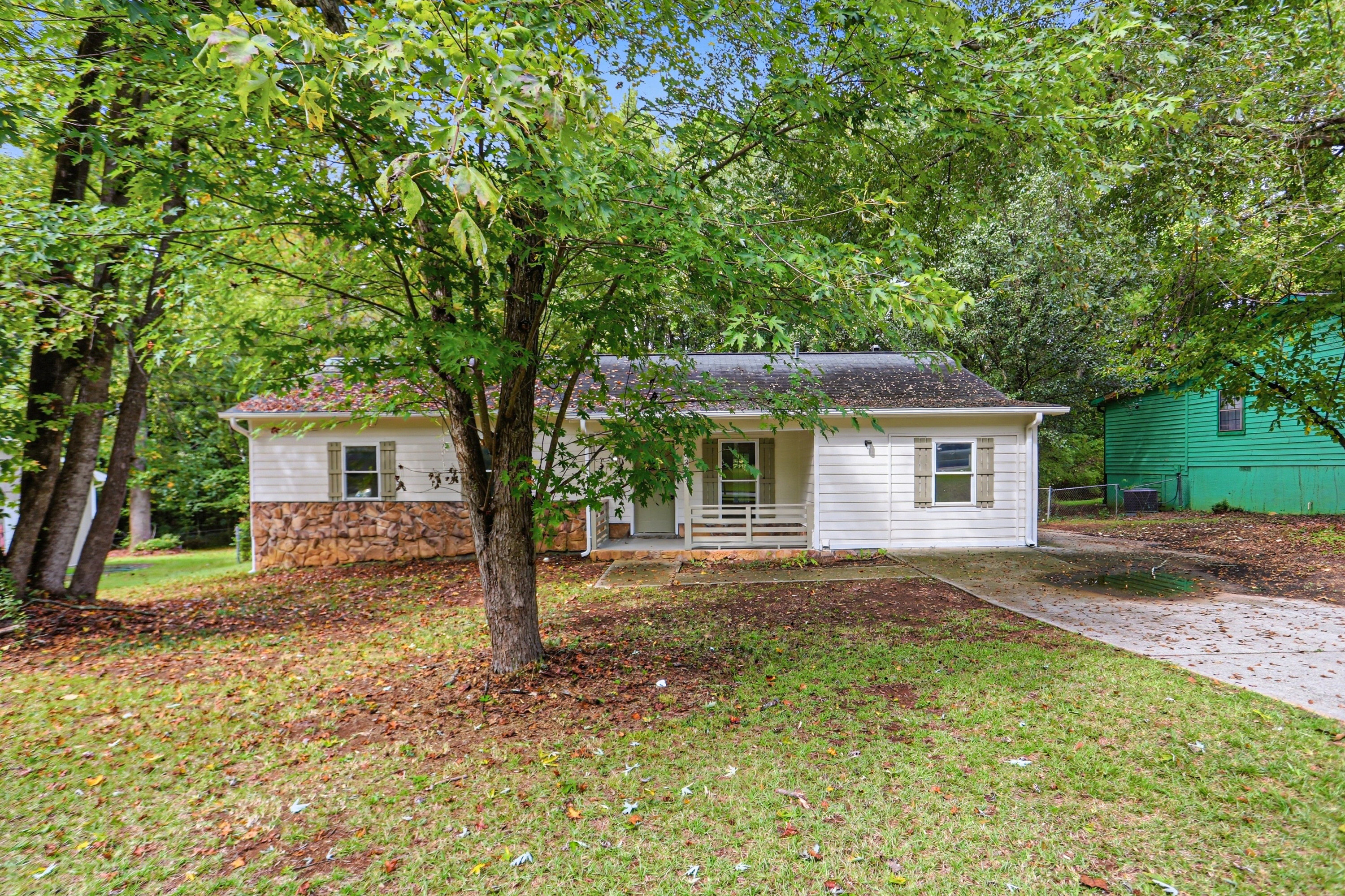 Photo 23 of 31 of 6379 Leverett Dr, Lithonia, GA