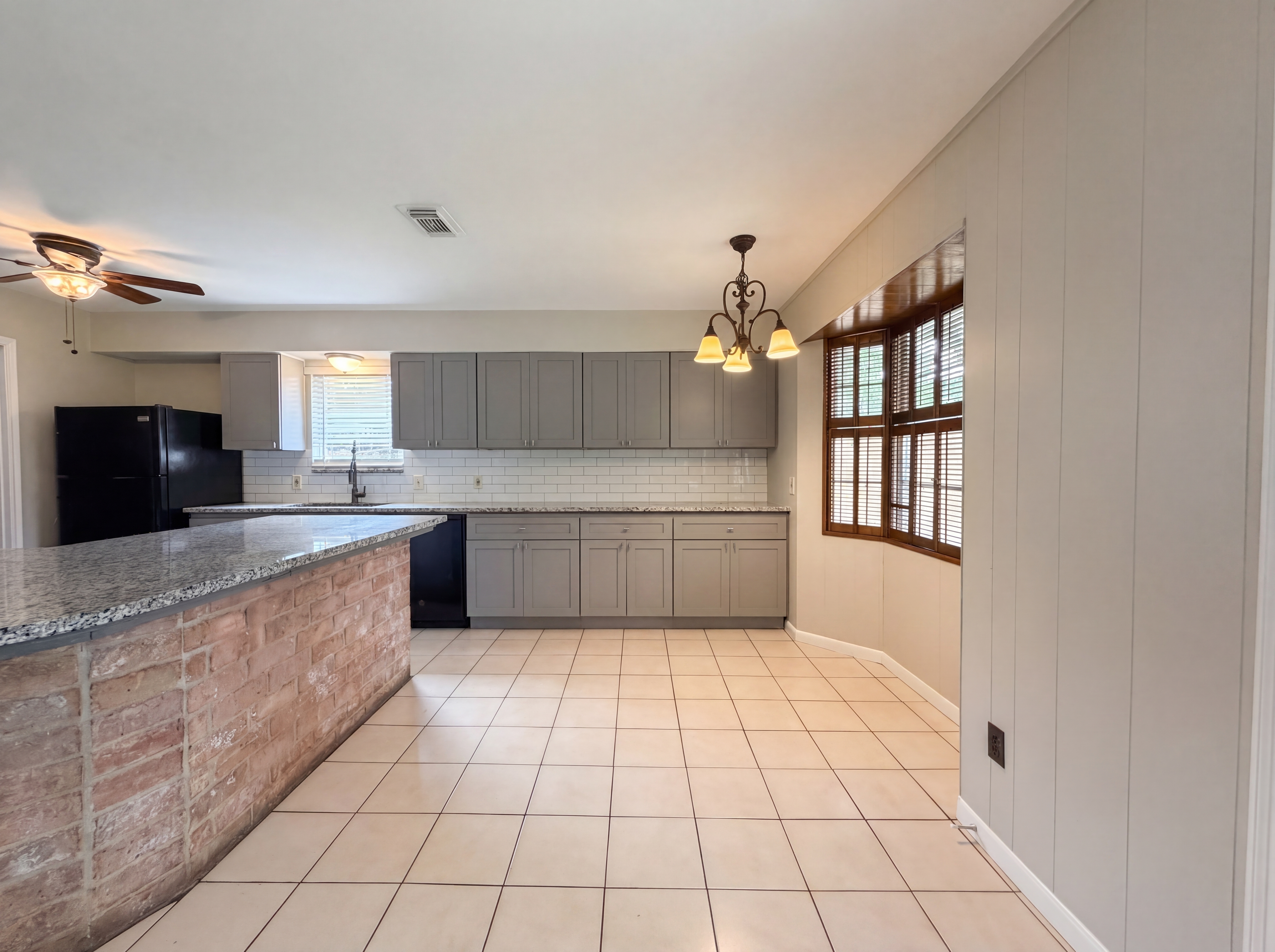 Photo 9 of 19 of 9606 Ballin David Dr, Spring, TX