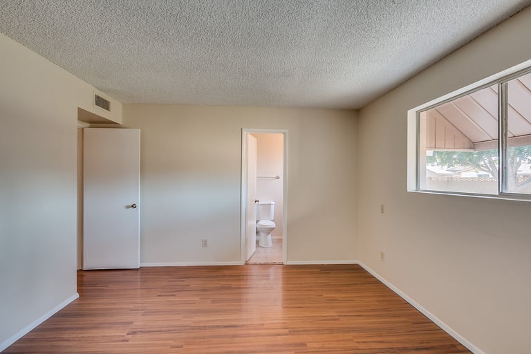 Photo 12 of 27 - 2620 S Holbrook Ln, Tempe, AZ 85282