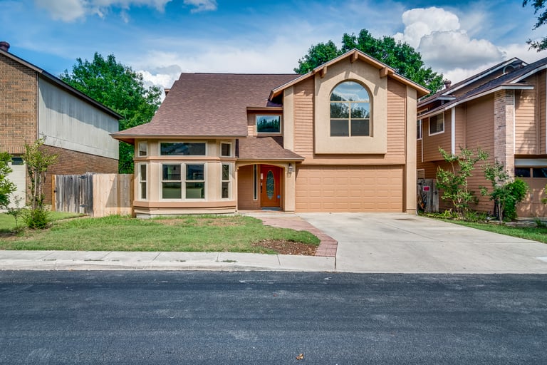 Photo 4 of 24 - 9746 Quiet Lk, San Antonio, TX 78254