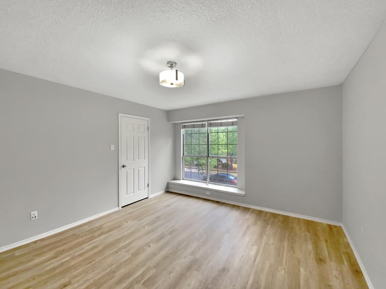 Photo 21 of 28 - 4803 Alta Loma Dr, Austin, TX 78749