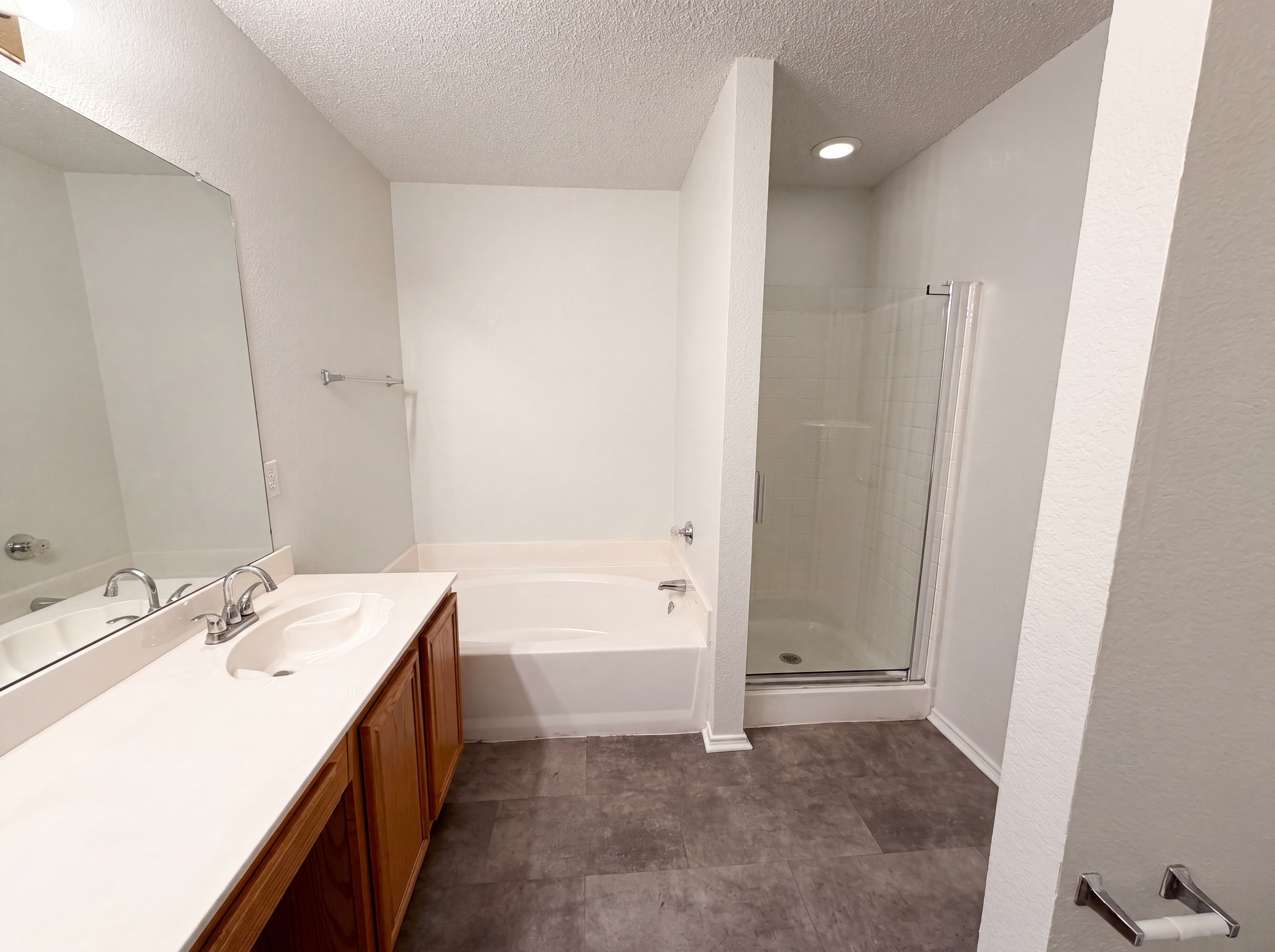 Photo 12 of 18 of 10304 Pondwood Dr, Dallas, TX