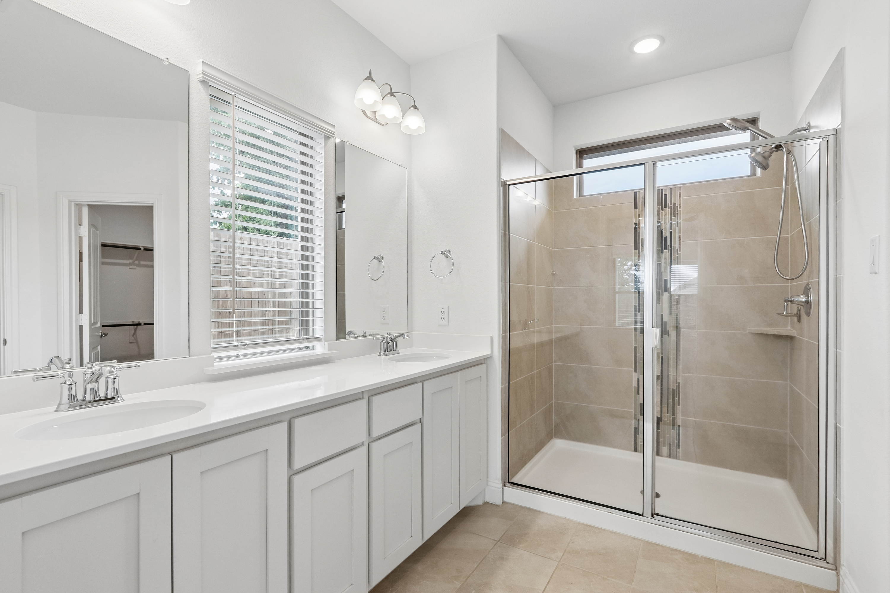 Photo 8 of 42 of 568 Val Verde St, Aubrey, TX