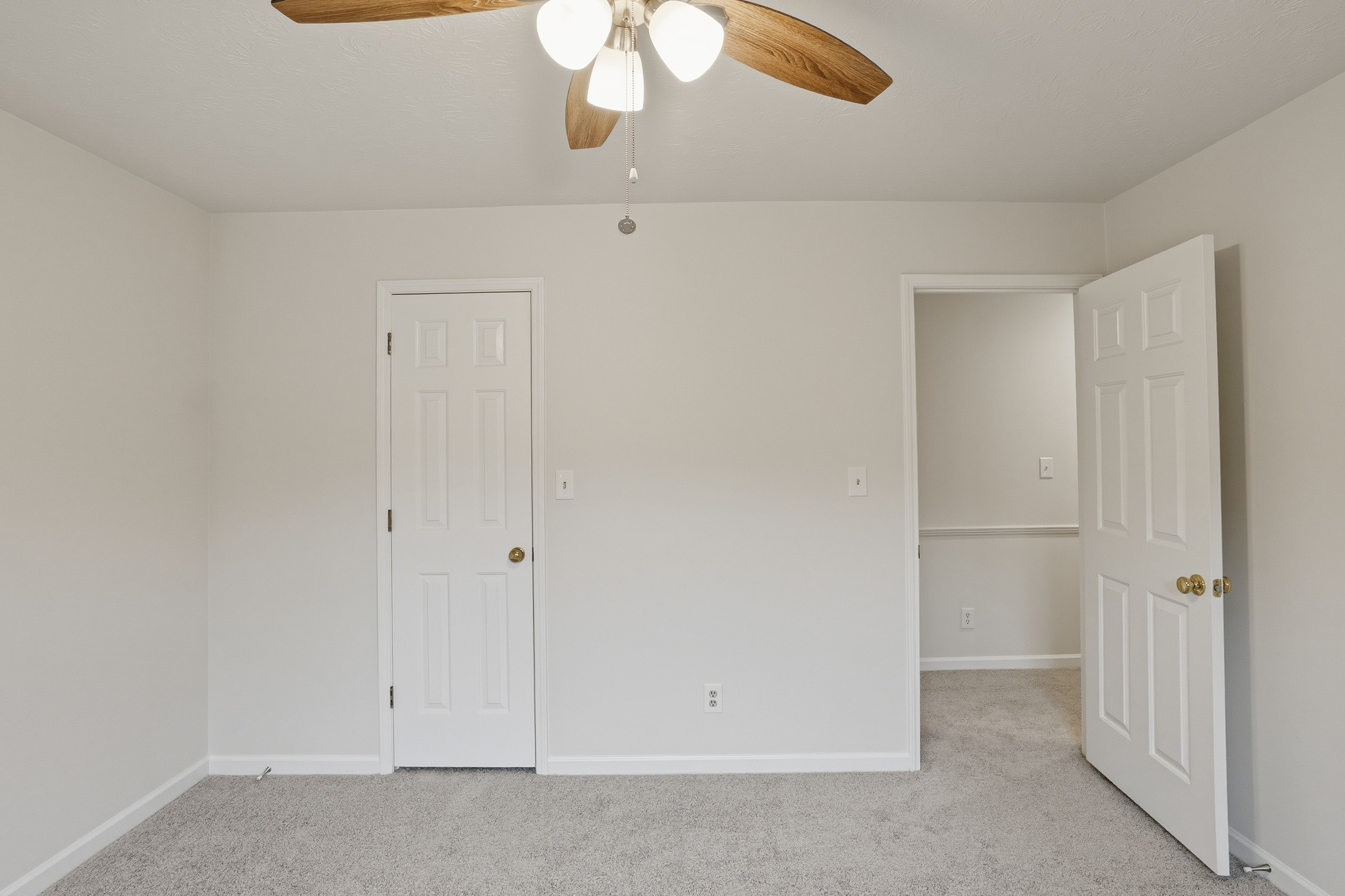 Photo 15 of 37 of 3839 Cotswold Dr , Lilburn, GA
