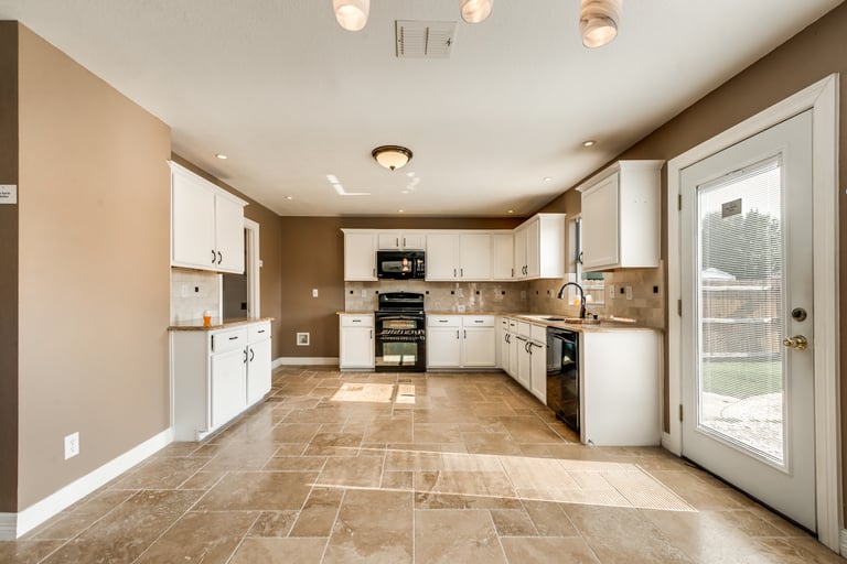 Photo 5 of 38 - 2732 Peach Dr, Little Elm, TX 75068
