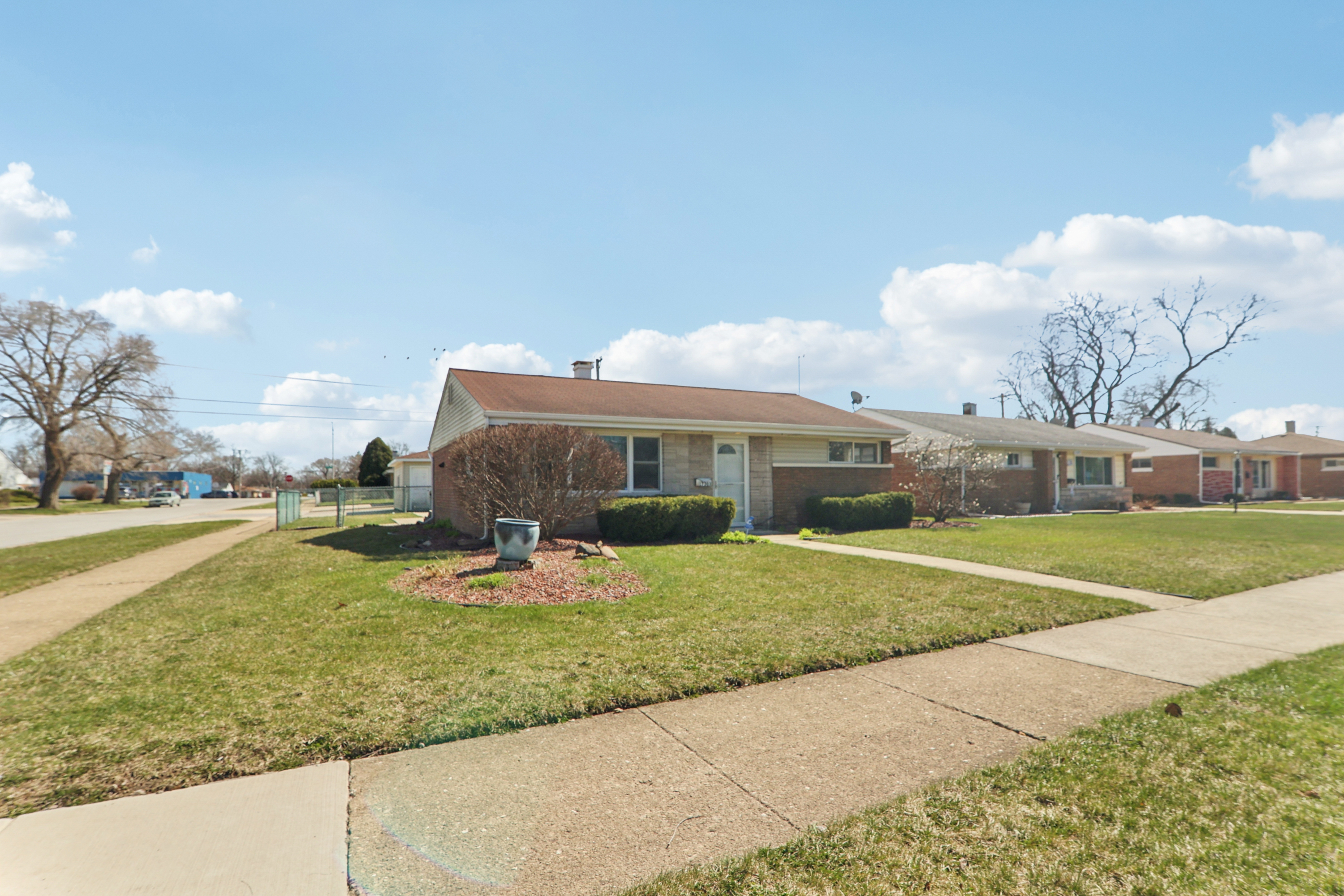 Photo 12 of 30 of 17303 Greenbay Ave, Lansing, IL