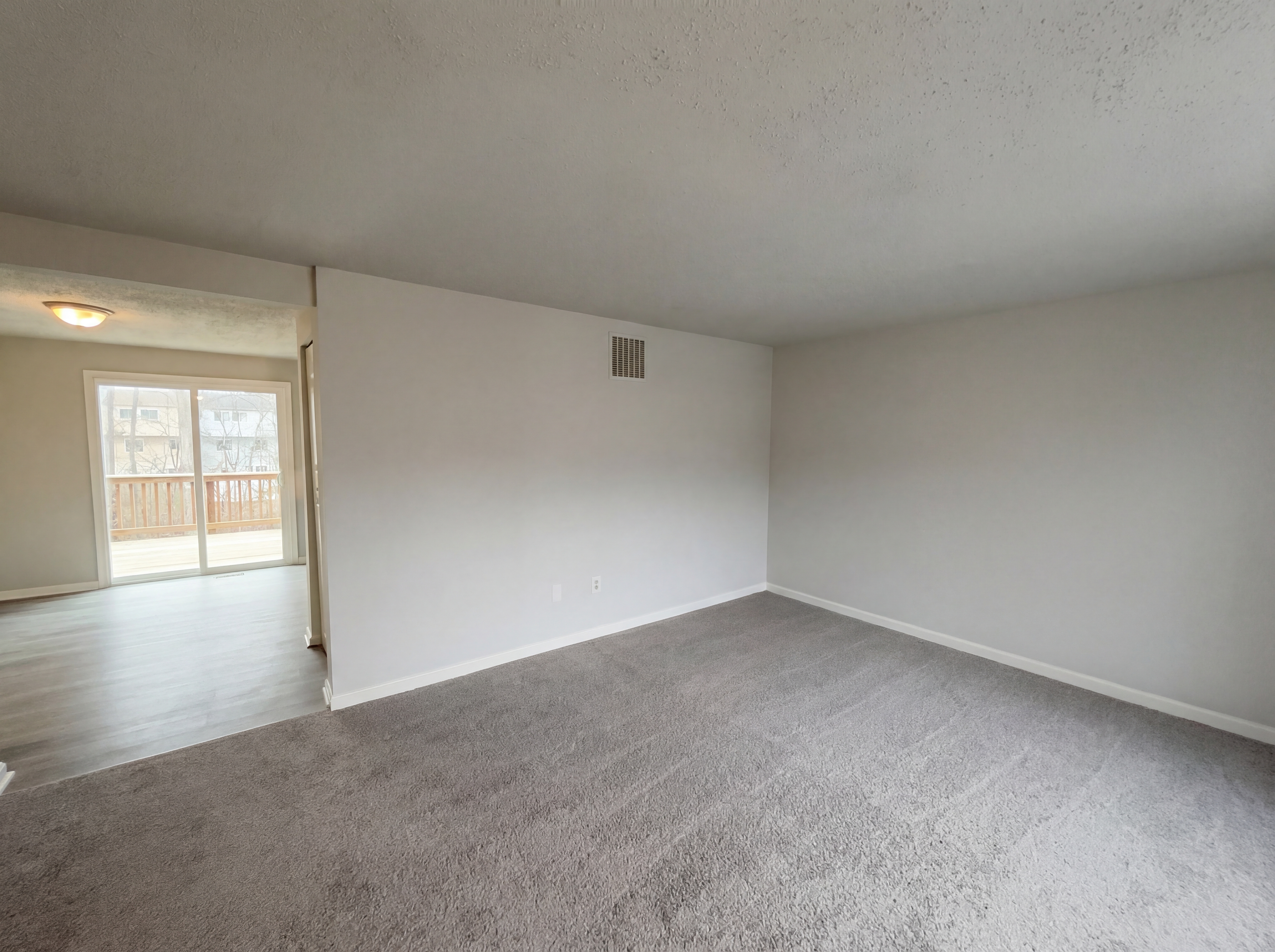 Photo 3 of 18 of 13524 Bentley Cir, Woodbridge, VA