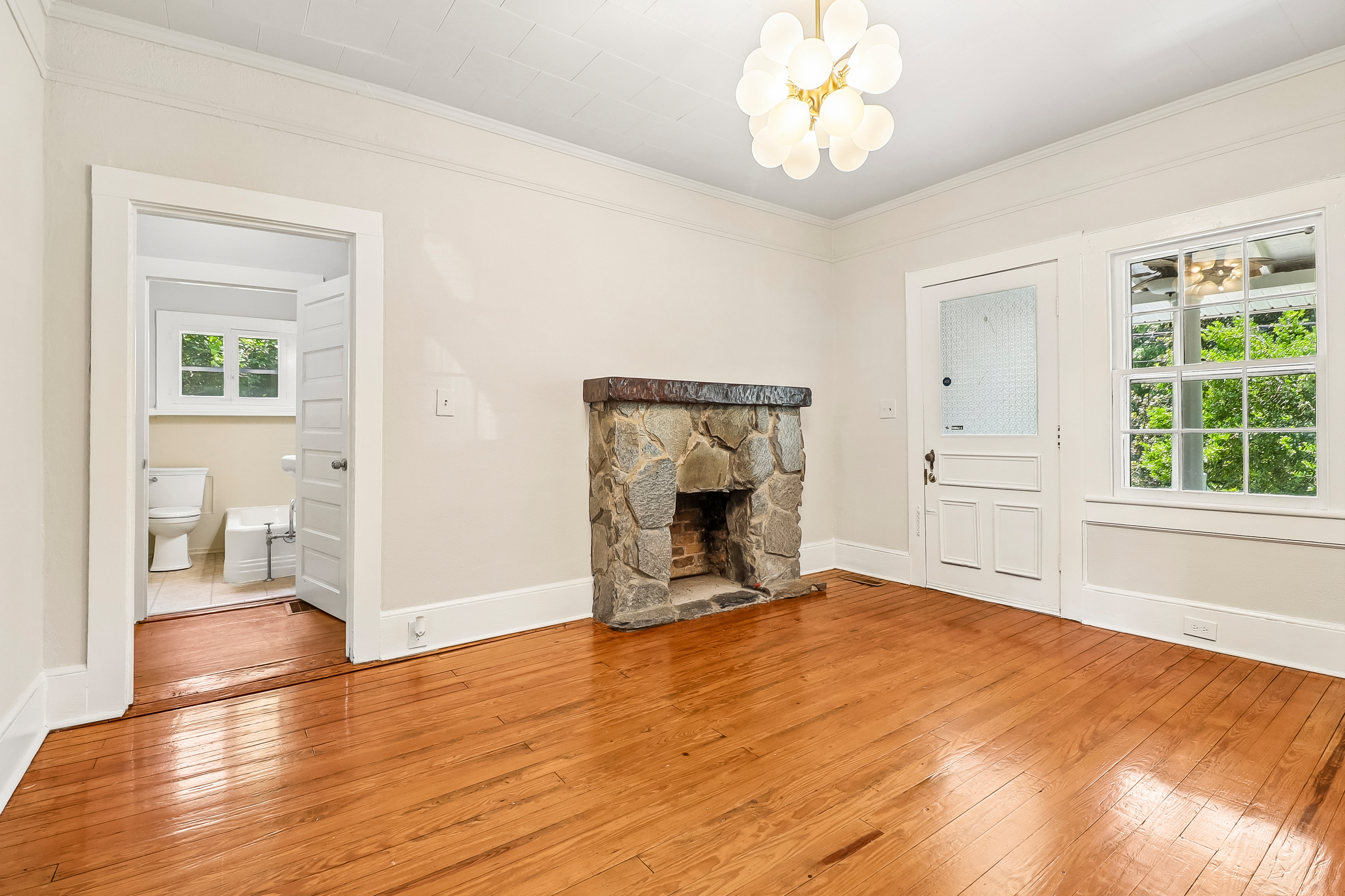 Photo 3 of 27 of 130 Lancaster St, Chester, SC
