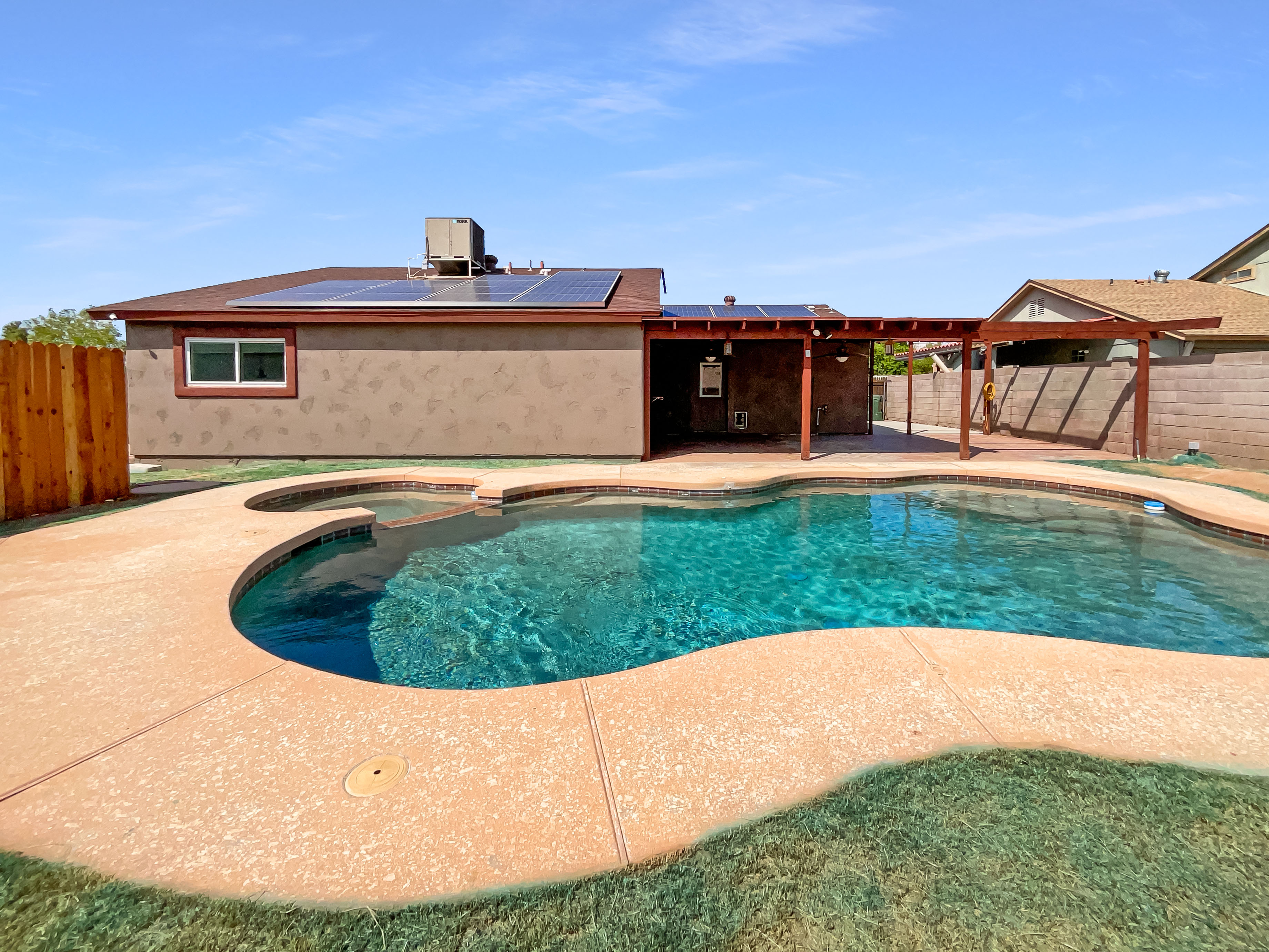 Photo 8 of 25 of 2337 W Tierra Buena Ln, Phoenix, AZ