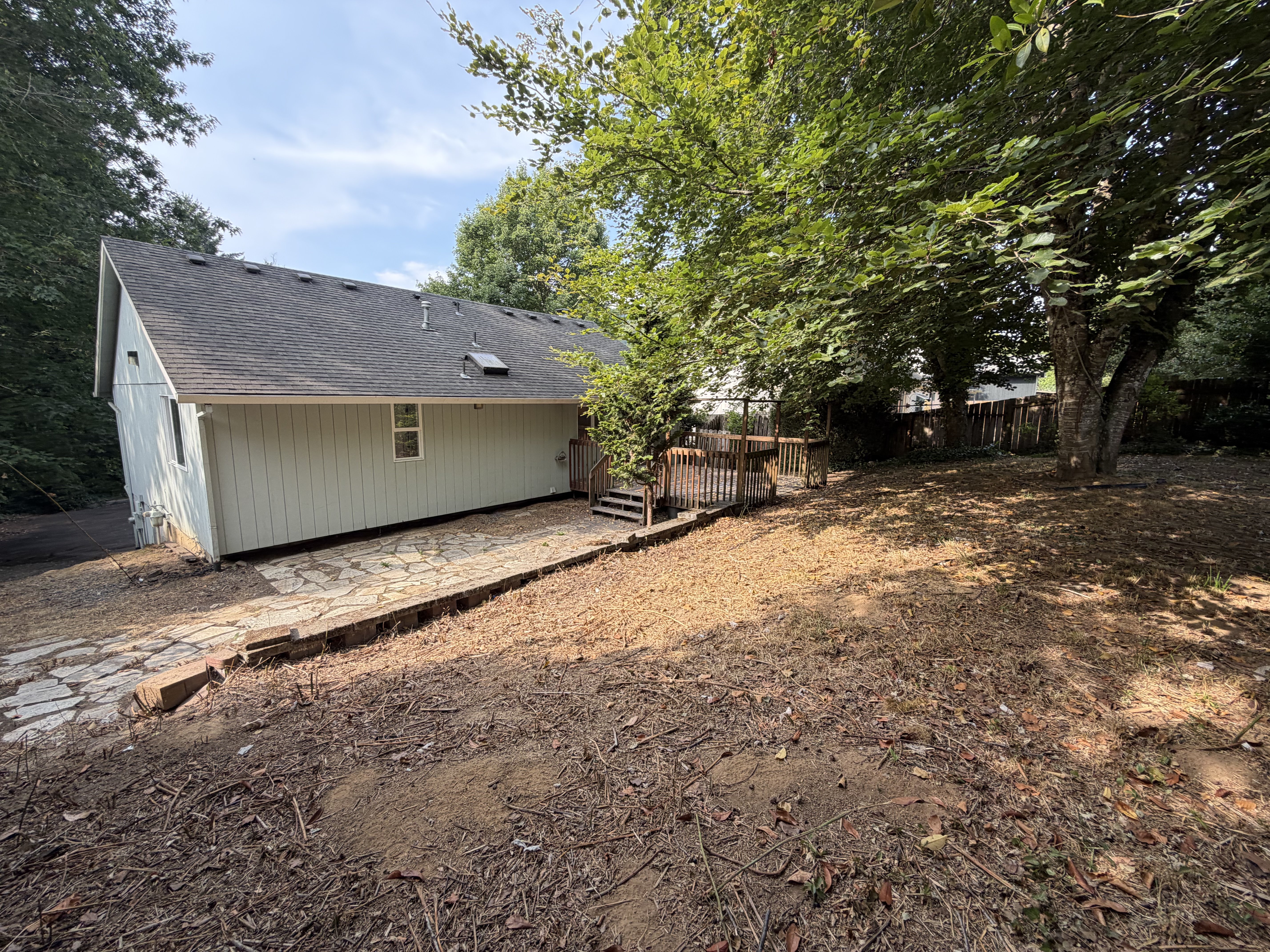 Photo 5 of 16 of 845 SE 8th St, Gresham, OR