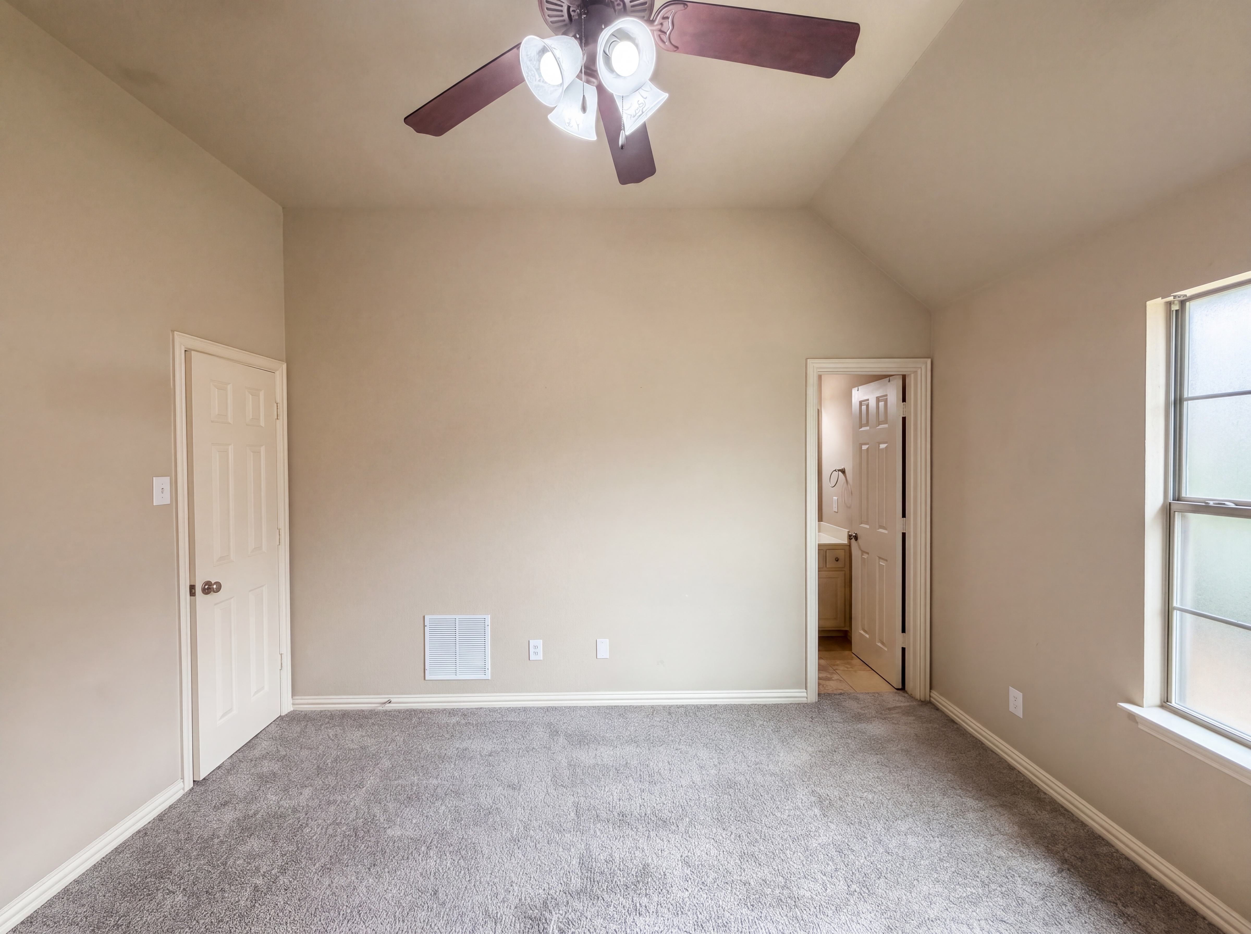 Photo 18 of 30 of 928 Homestead Dr, Keller, TX