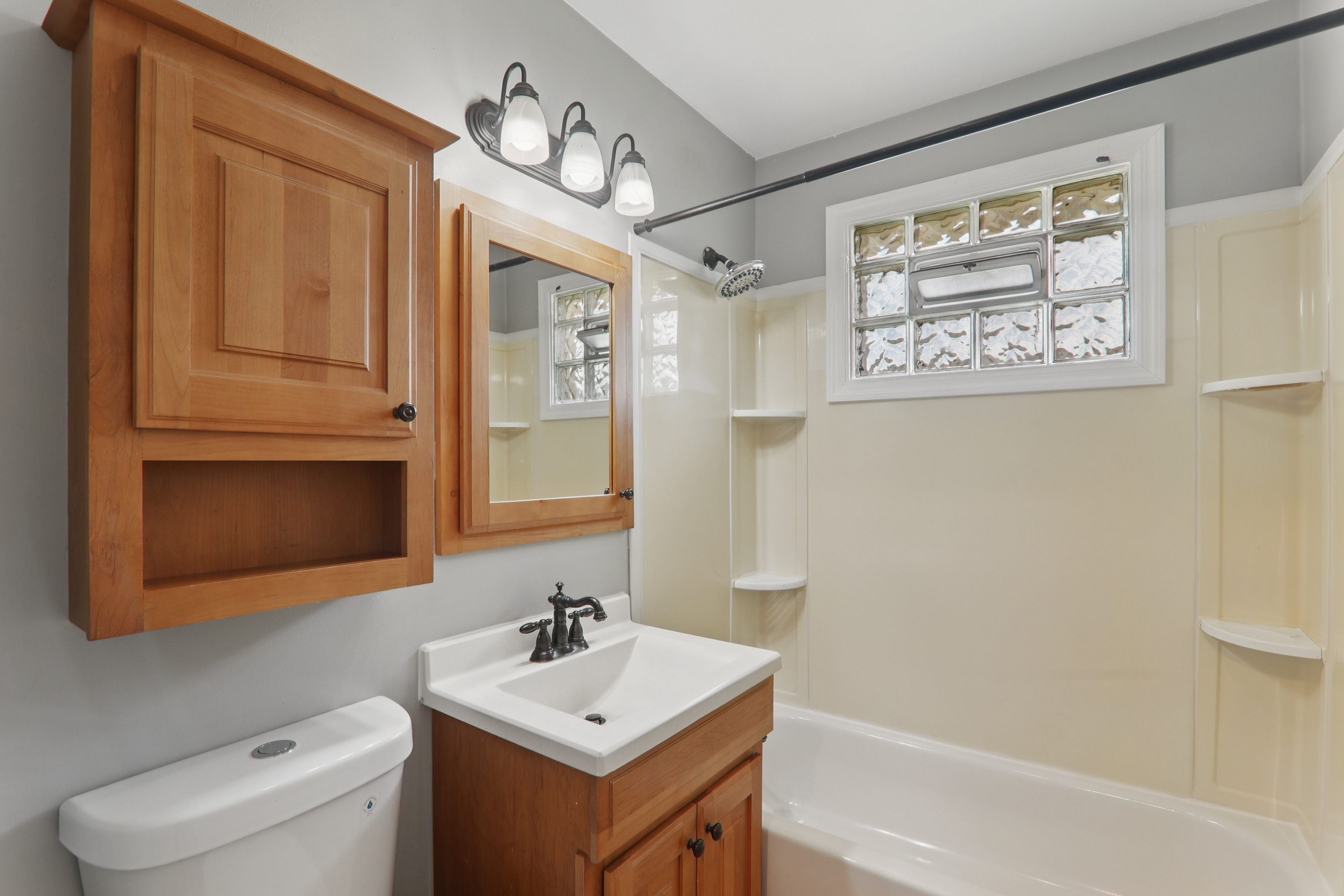 Photo 10 of 30 of 17303 Greenbay Ave, Lansing, IL