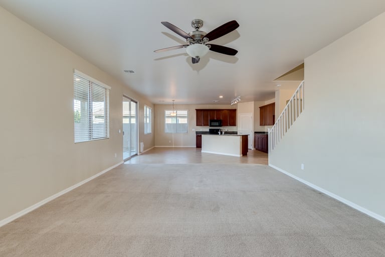 Photo 10 of 31 - 852 W Hereford Dr, San Tan Valley, AZ 85143