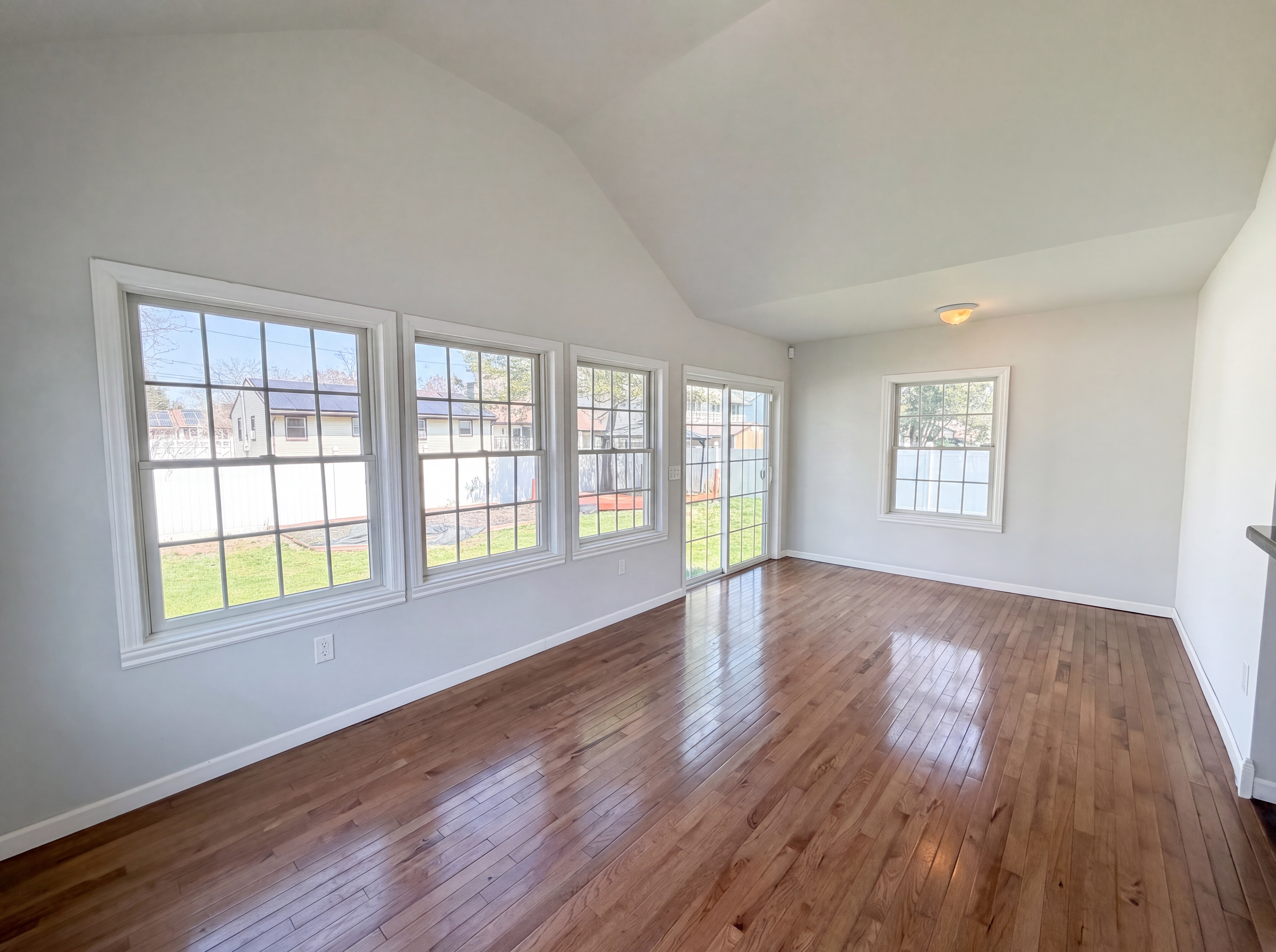 Photo 2 of 26 of 1760 Cedarwood Dr, Piscataway, NJ