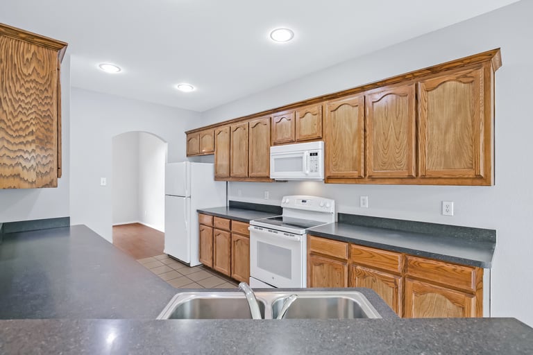 Photo 12 of 30 - 5813 Pearl Oyster Ln, Fort Worth, TX 76179