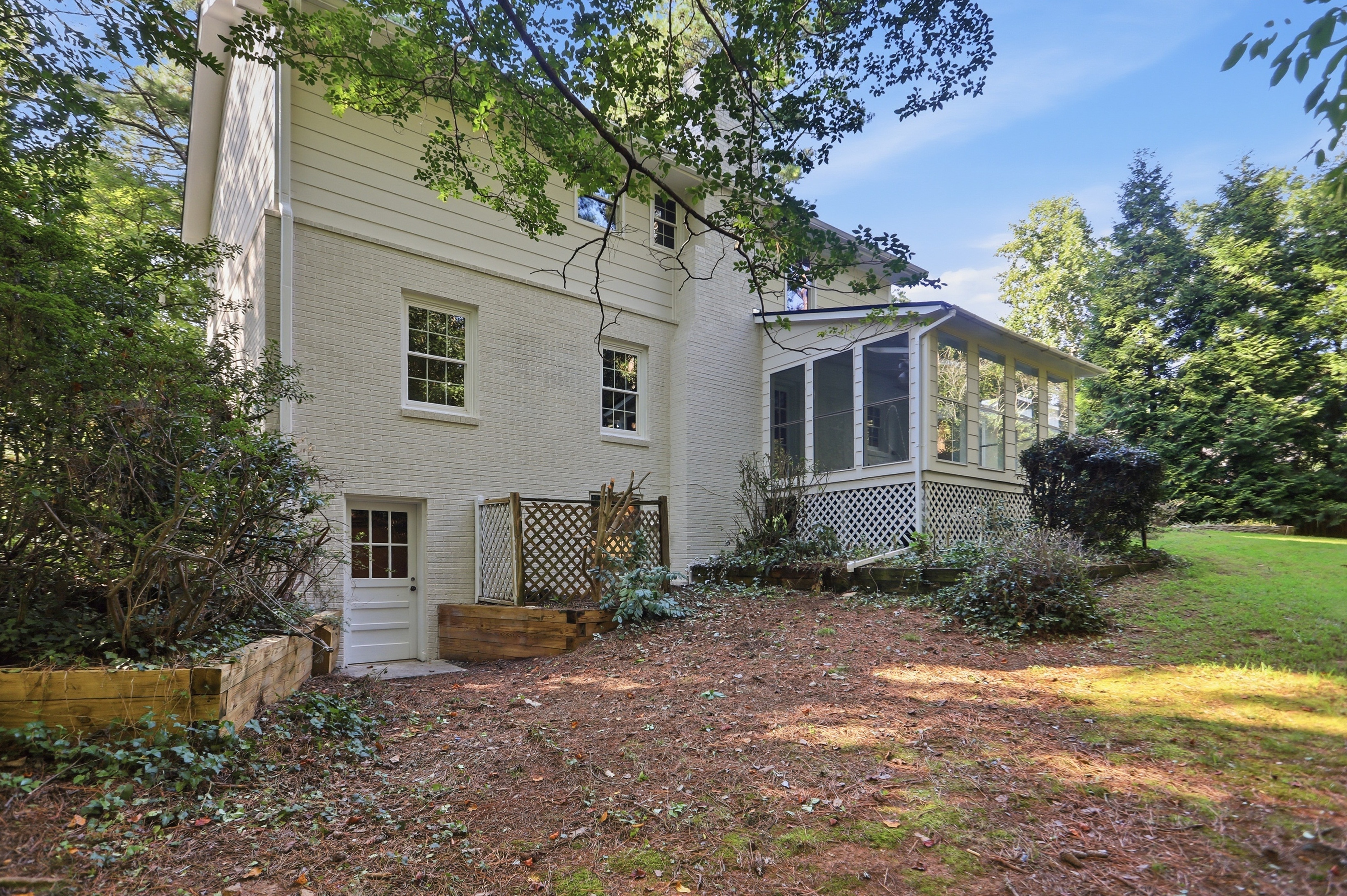 Photo 46 of 52 of 1215 Lake Crest Ter, Roswell, GA