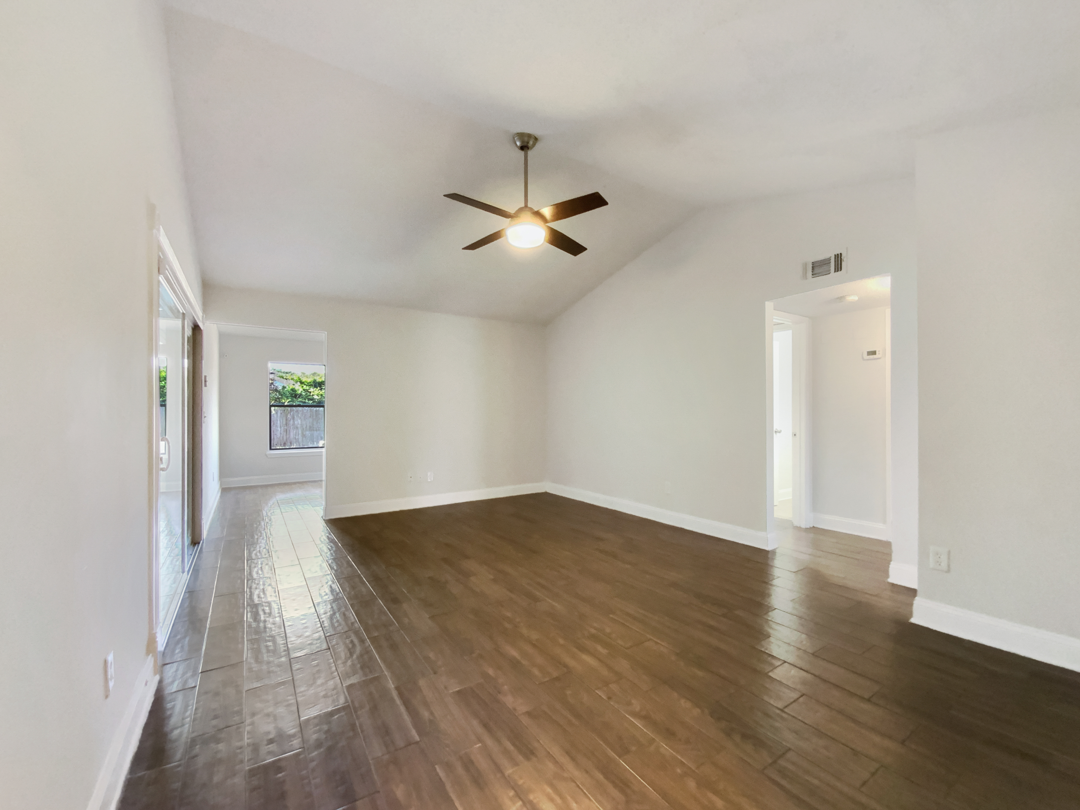 Photo 3 of 21 of 3444 Excalibur Way E, Jacksonville, FL