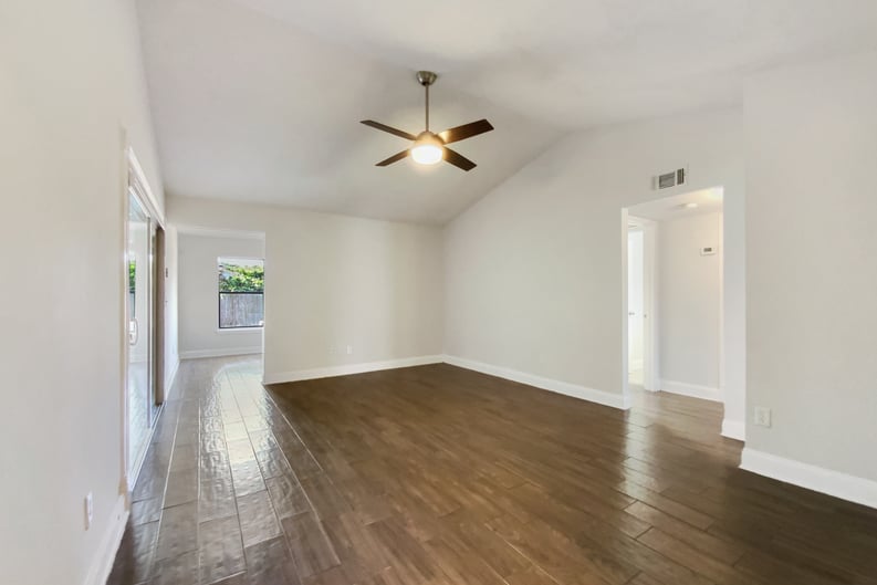 Property photo 3 of 3444 Excalibur Way E