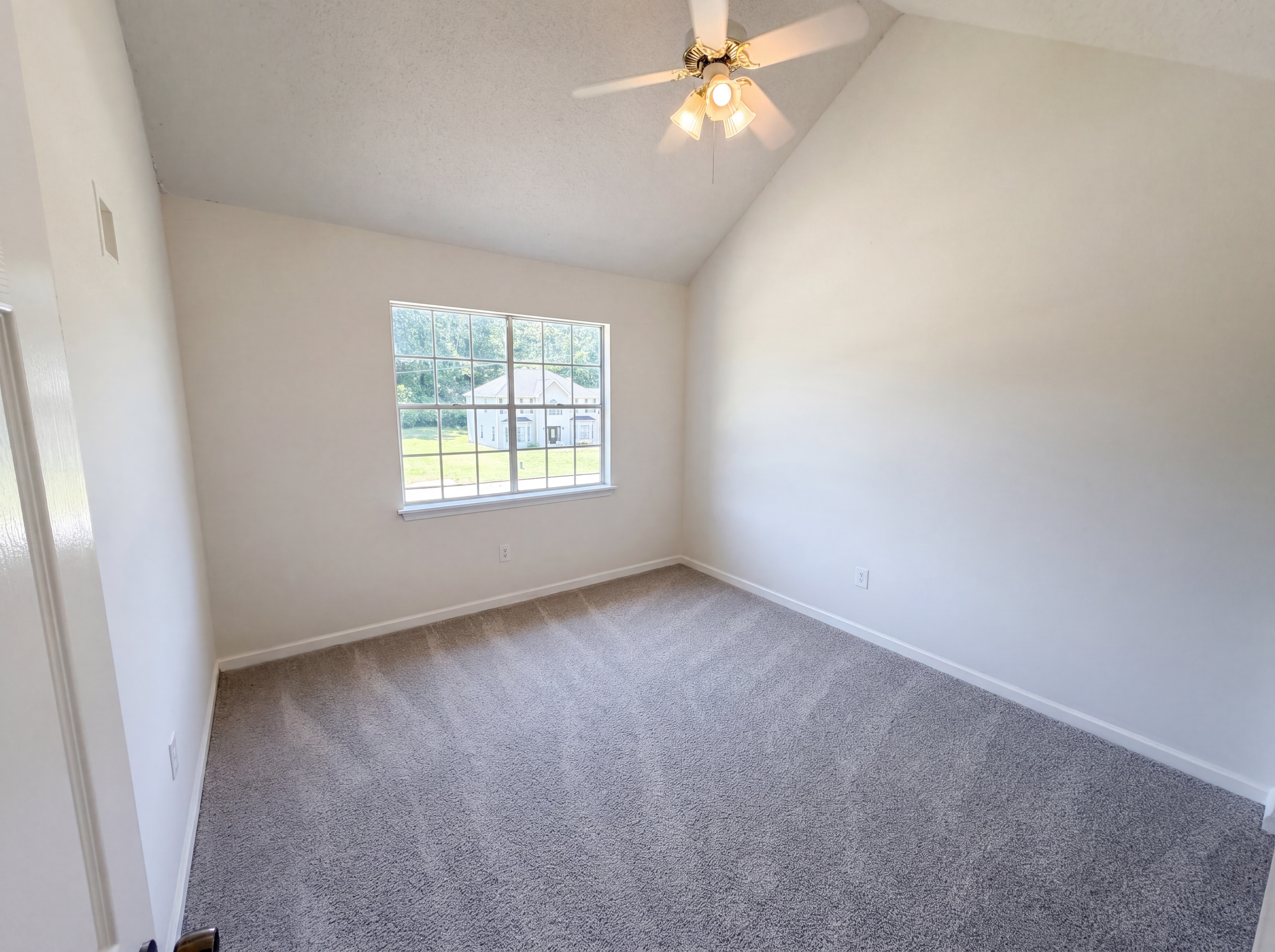 Photo 12 of 20 of 6296 Laurel Green Dr, Lithonia, GA