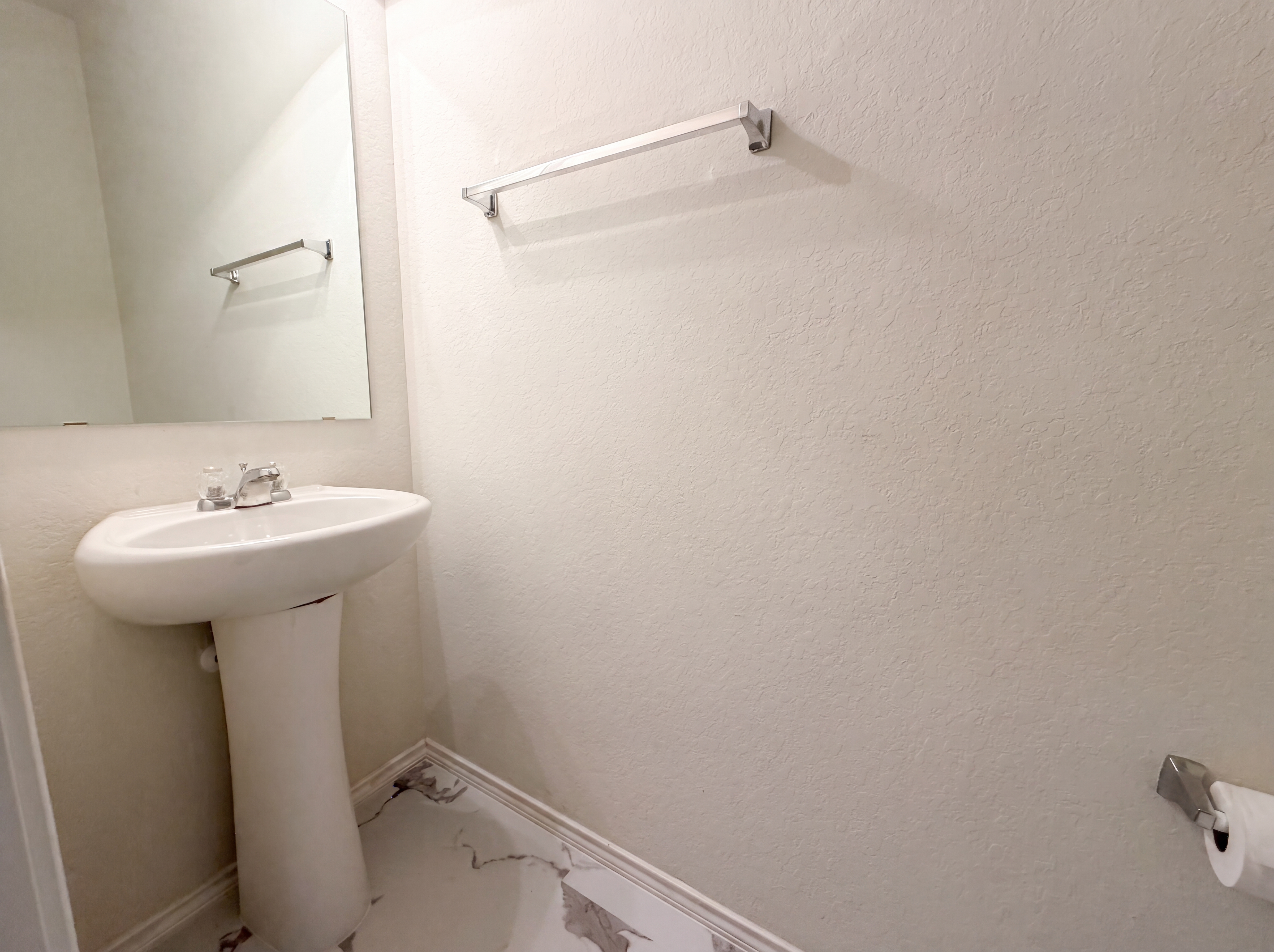 Photo 10 of 18 of 10611 Mary Scheel Ln, Converse, TX