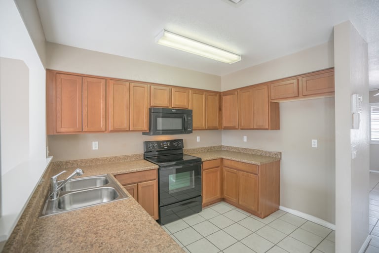 Photo 6 of 28 - 8645 W Golden Ln, Peoria, AZ 85345