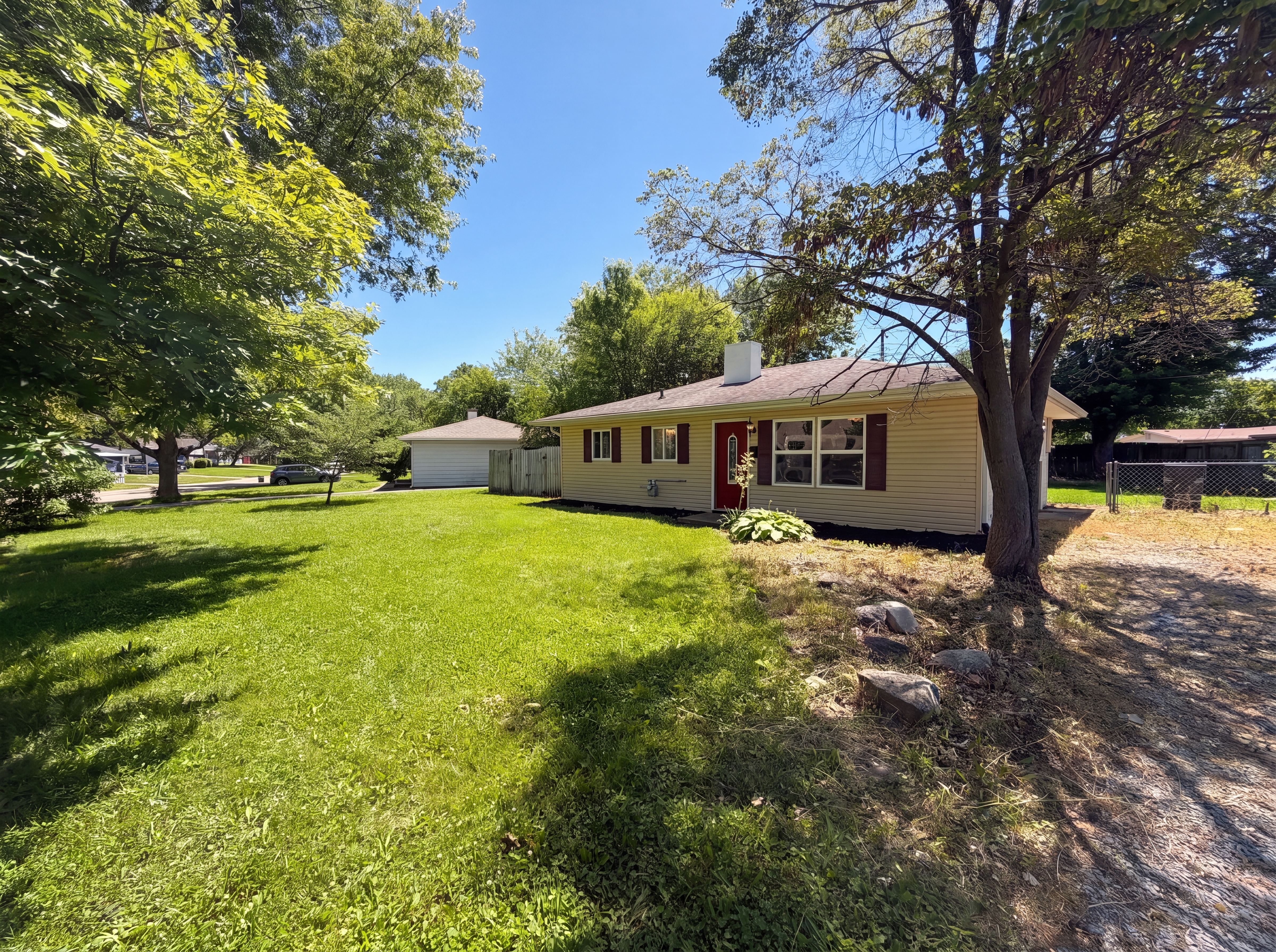 Photo 13 of 15 of 217 Crestwood Dr, Whiteland, IN