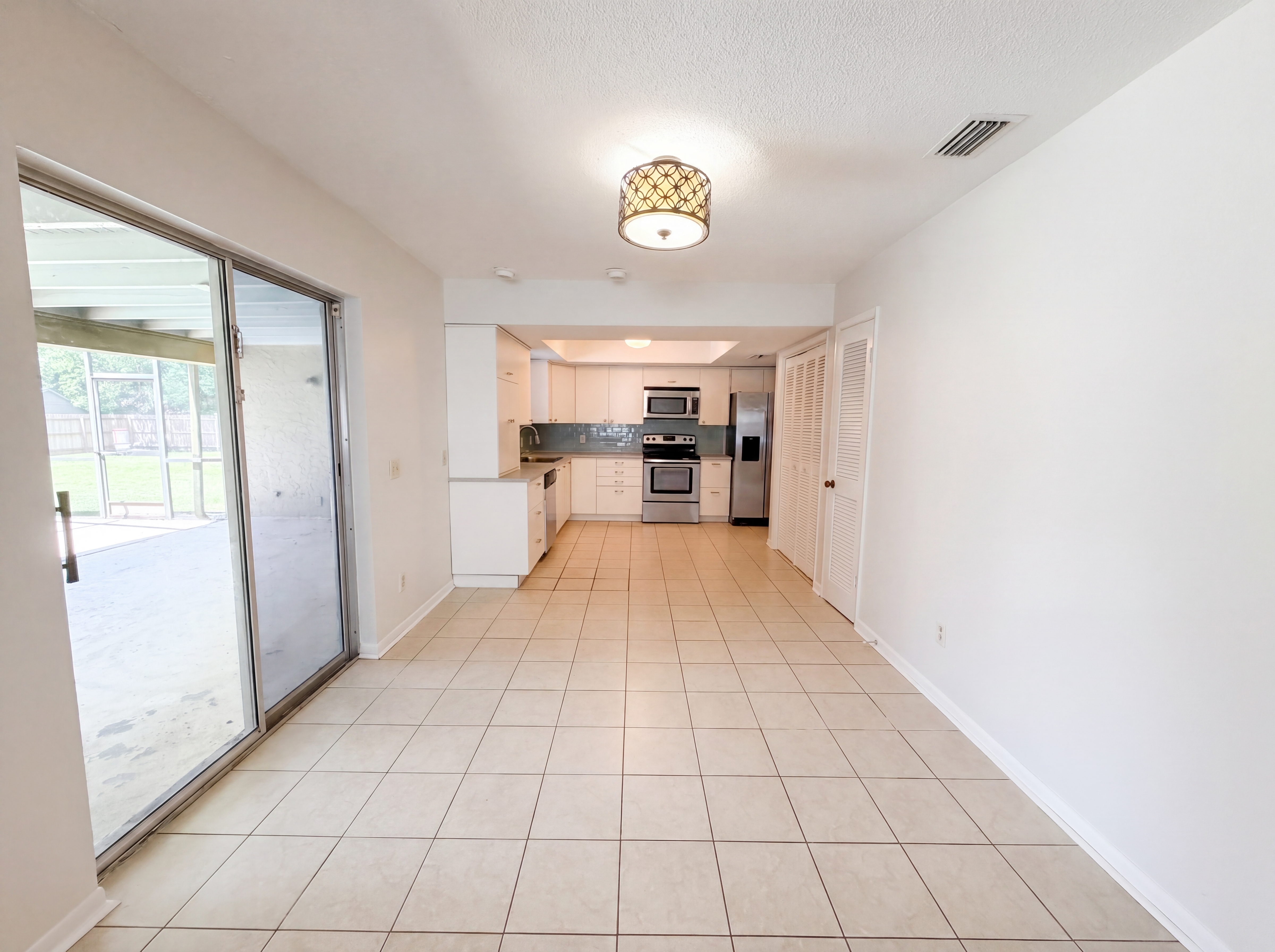 Photo 6 of 29 of 2534 Victarra Cir, Lutz, FL