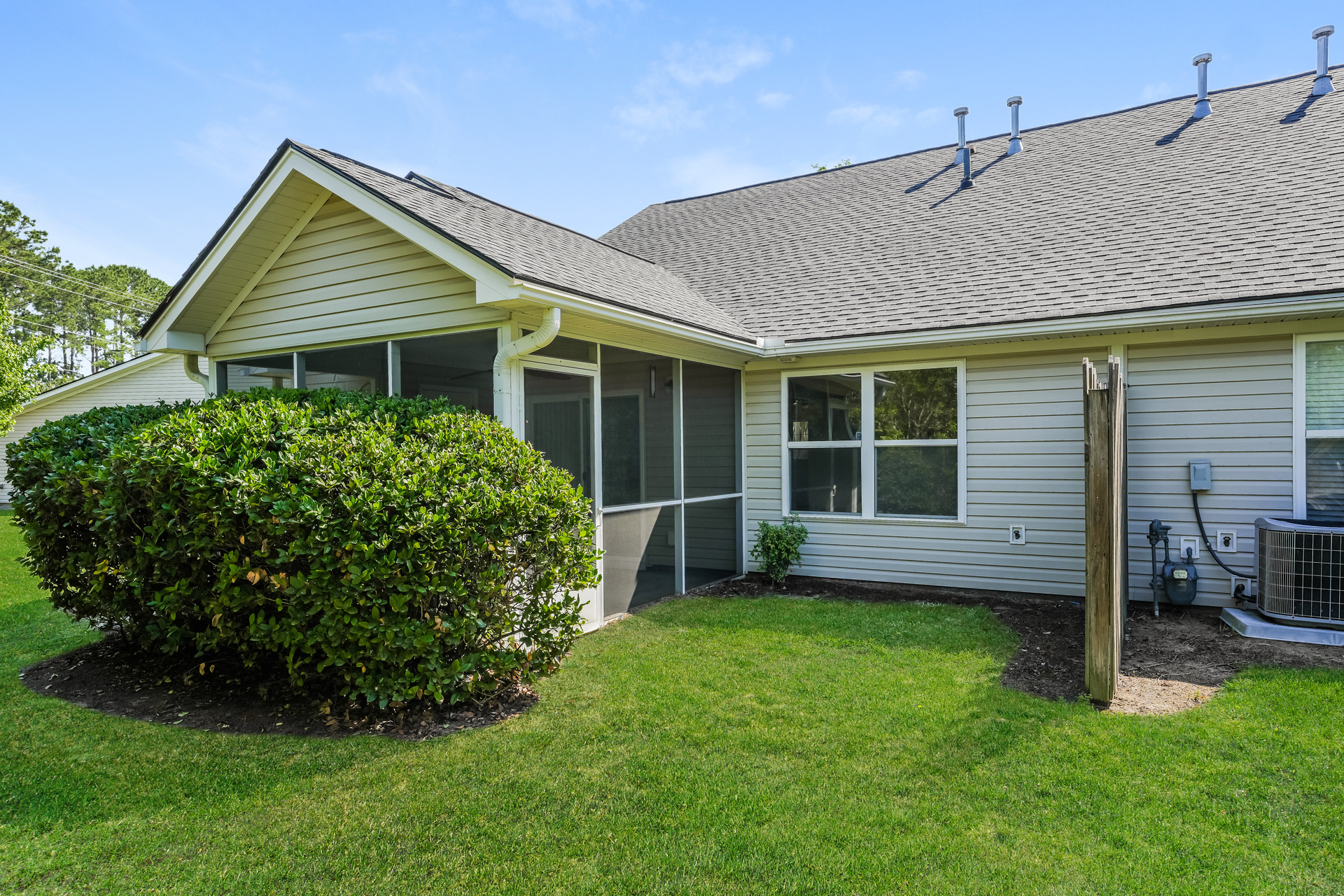 Photo 5 of 21 of 1296 River Rock Rd, Hanahan, SC