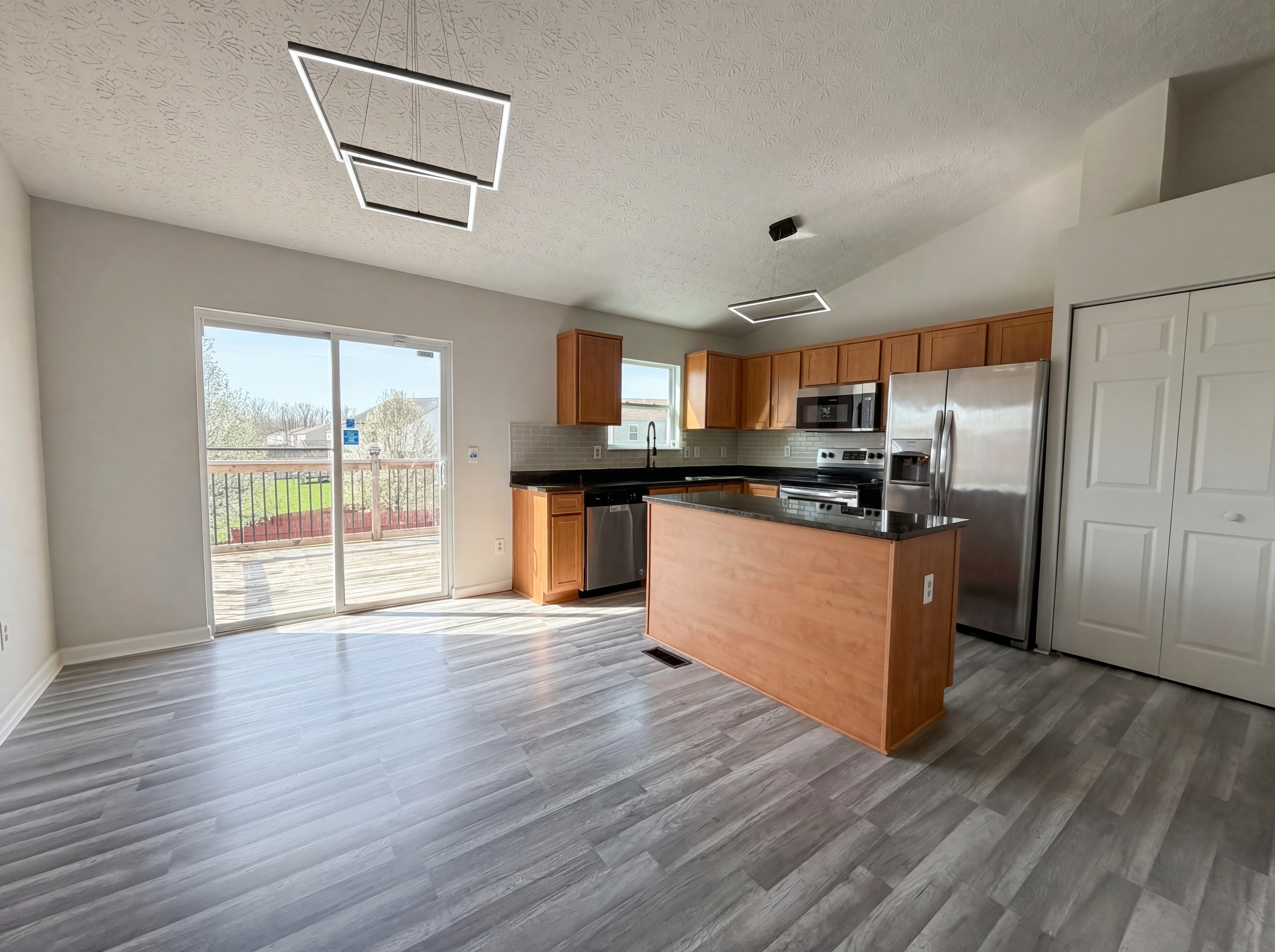 Photo 9 of 25 of 5691 Matuka Dr, Columbus, OH