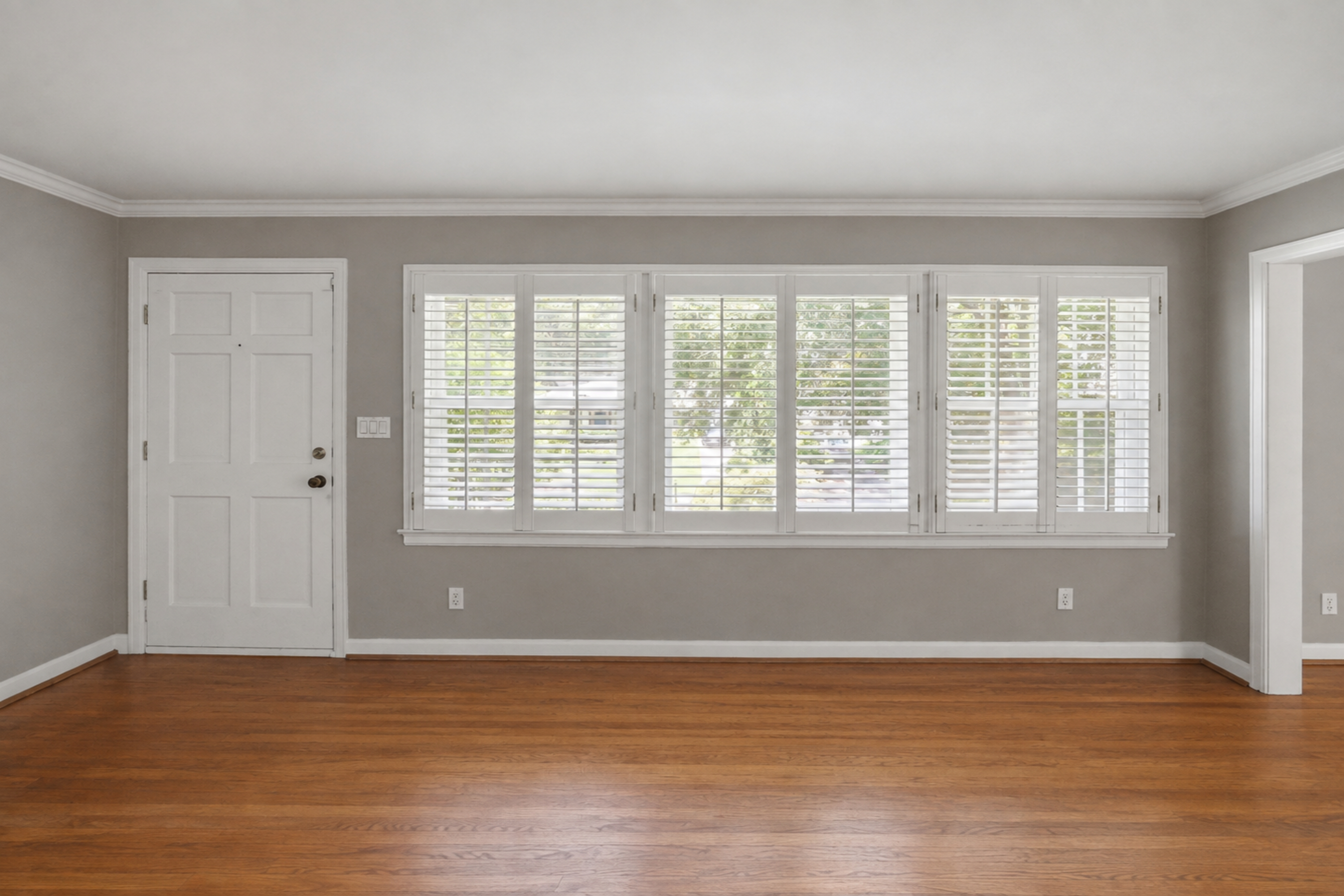 Photo 3 of 25 of 1347 Chalmette Dr NE, Atlanta, GA