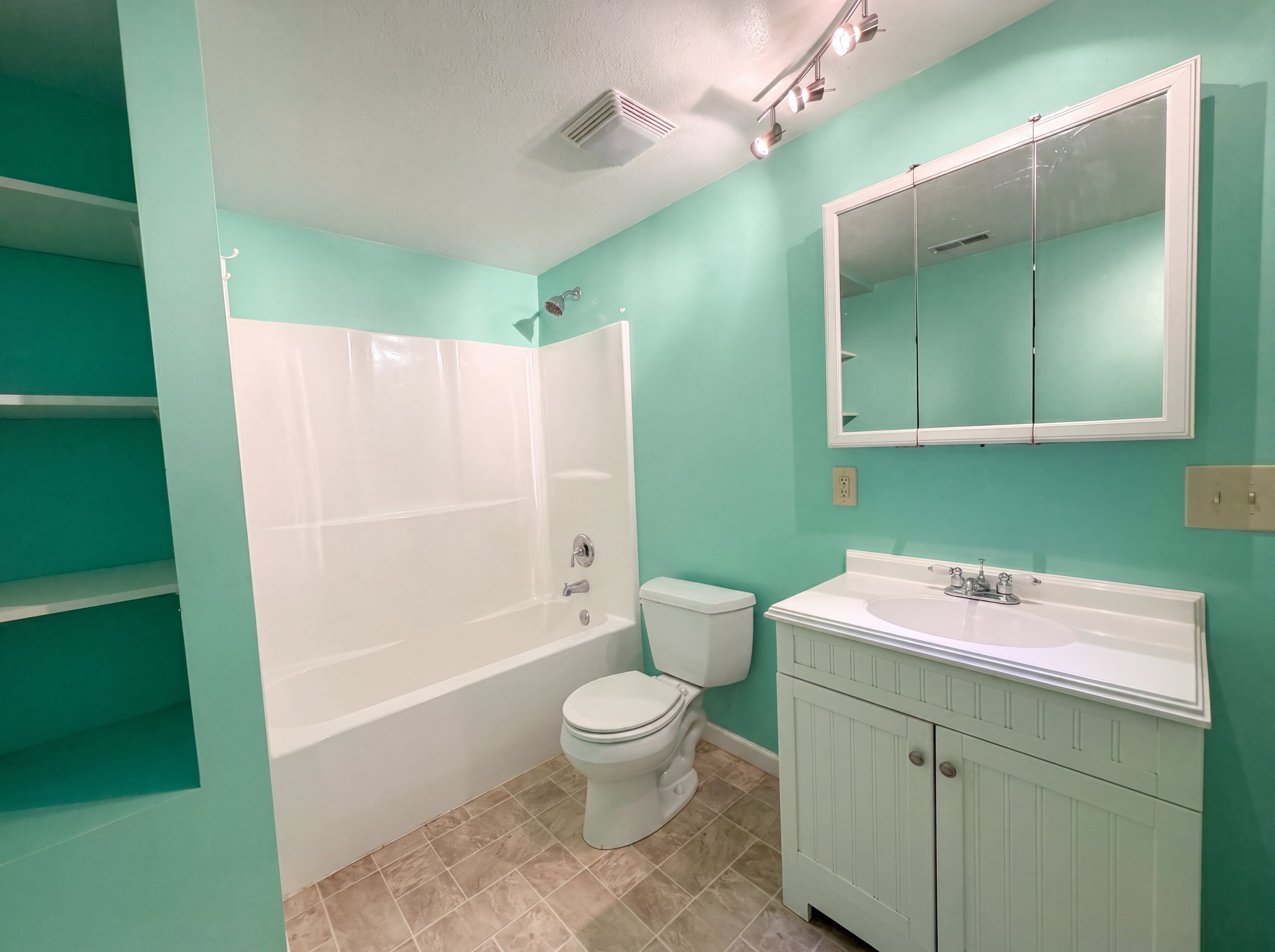 Photo 17 of 33 of 1311 Norwood Hills Dr, O Fallon, MO