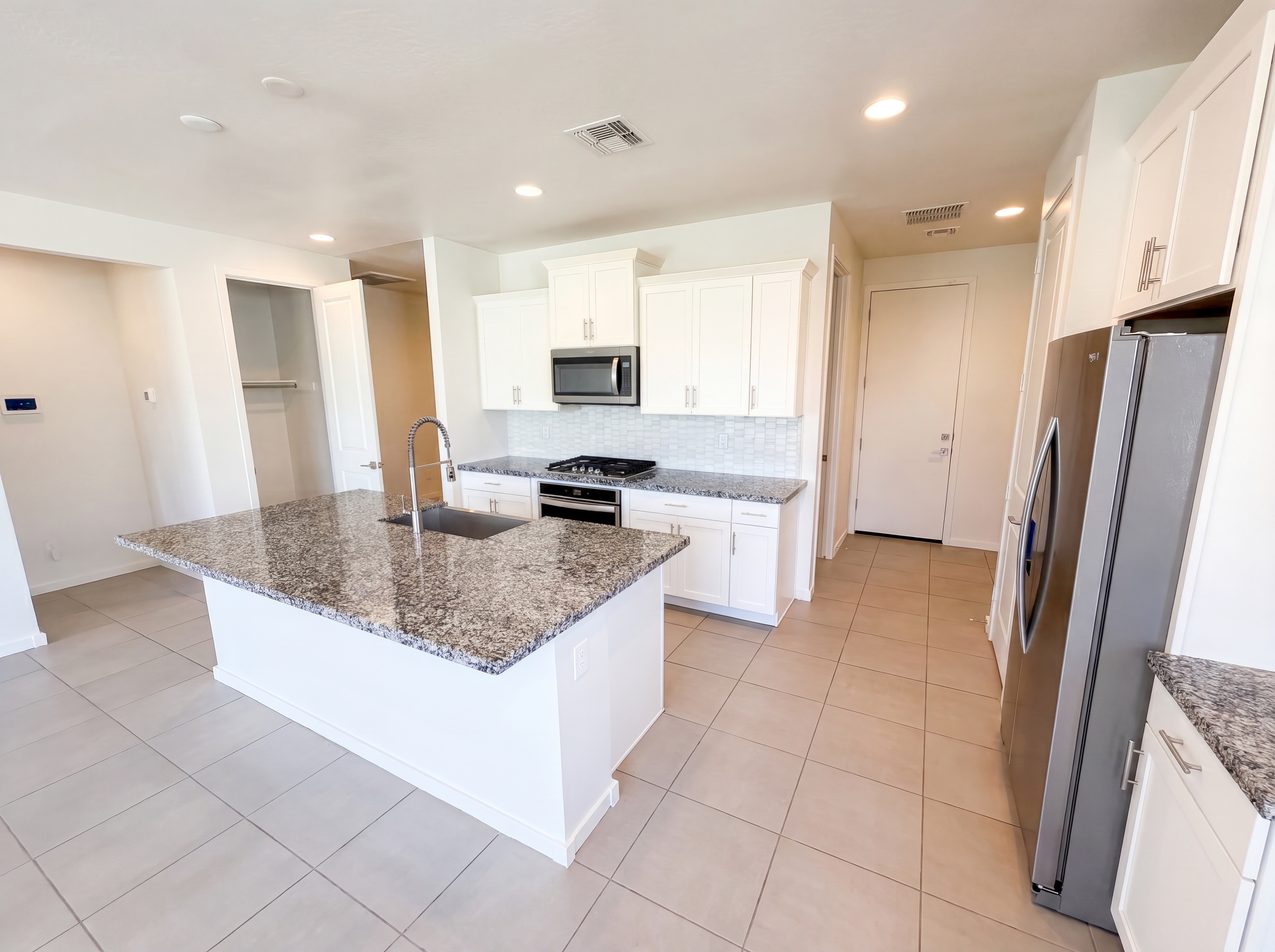 Photo 10 of 25 of 17722 W Pinnacle Vista Dr, Surprise, AZ