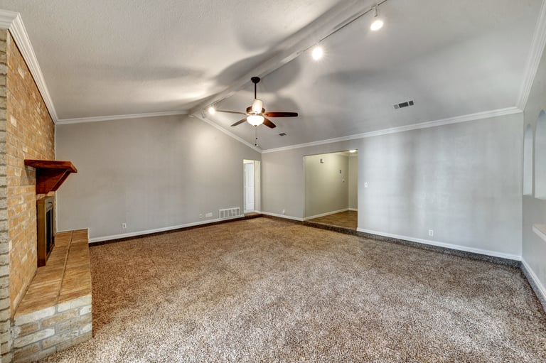 Photo 11 of 23 - 5805 Trail Crest Dr, Arlington, TX 76017