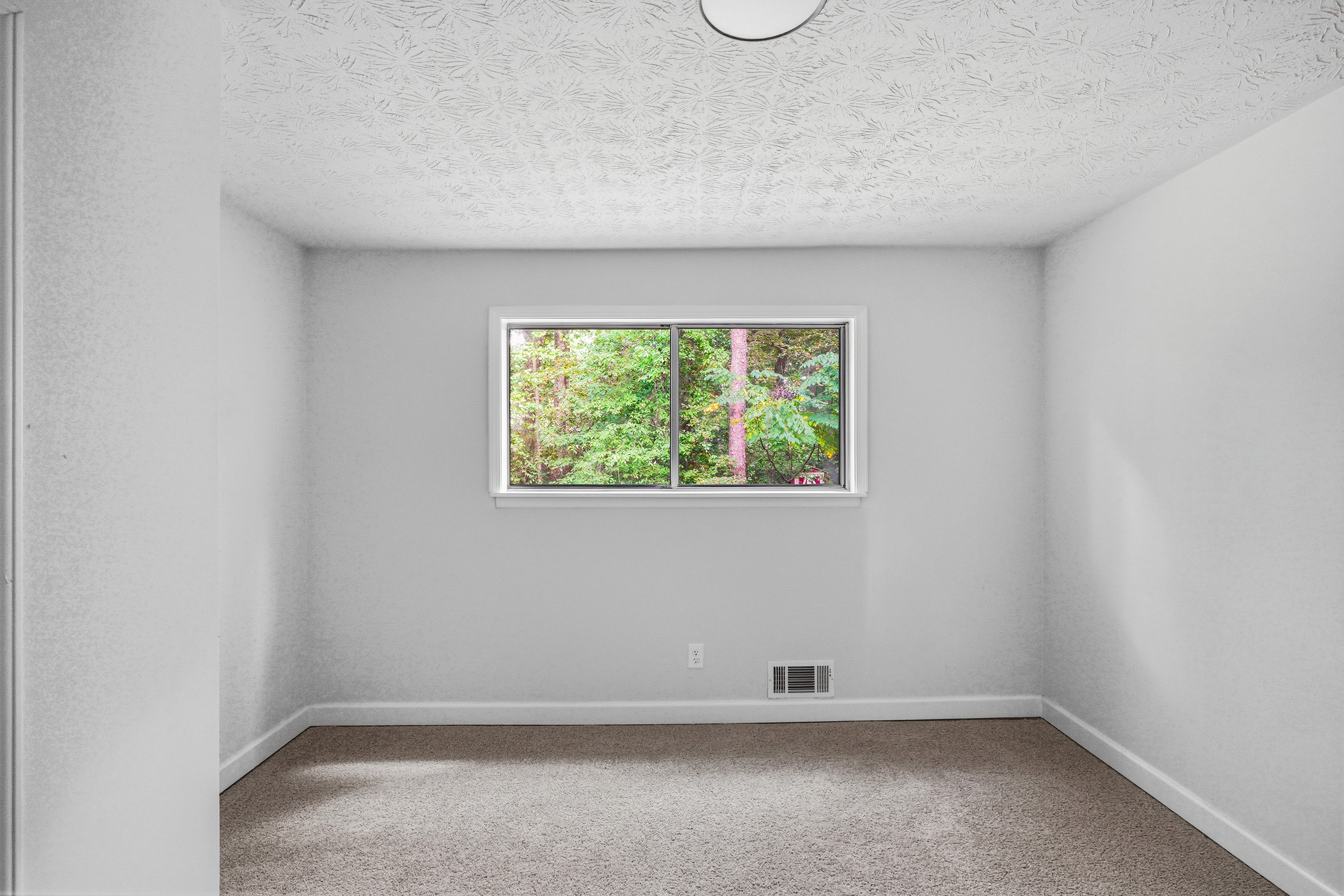 Photo 17 of 29 of 7052 Lodgepole Dr, Morrow, GA