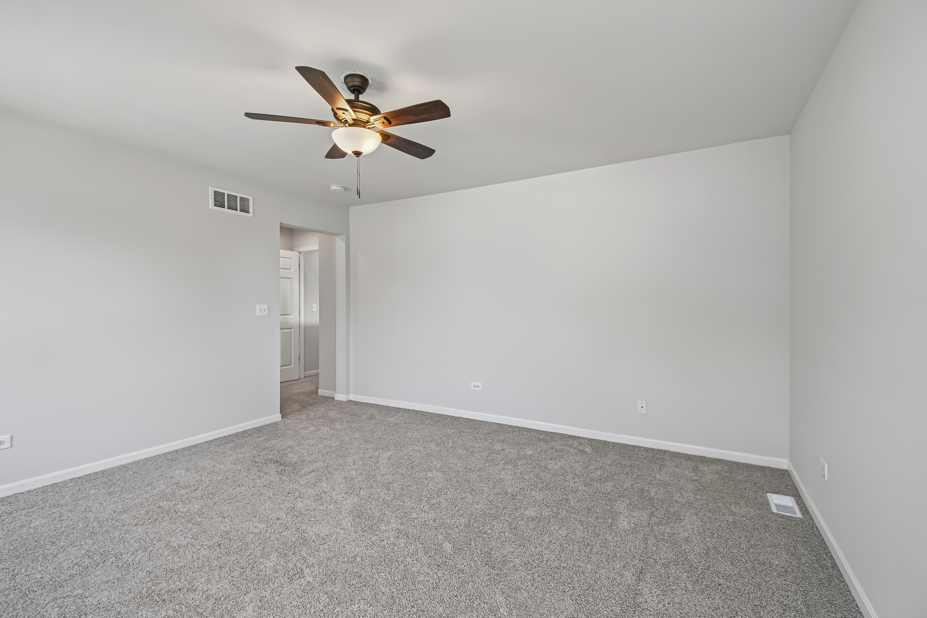 Photo 32 of 69 of 1409 Baltz Dr, Joliet, IL