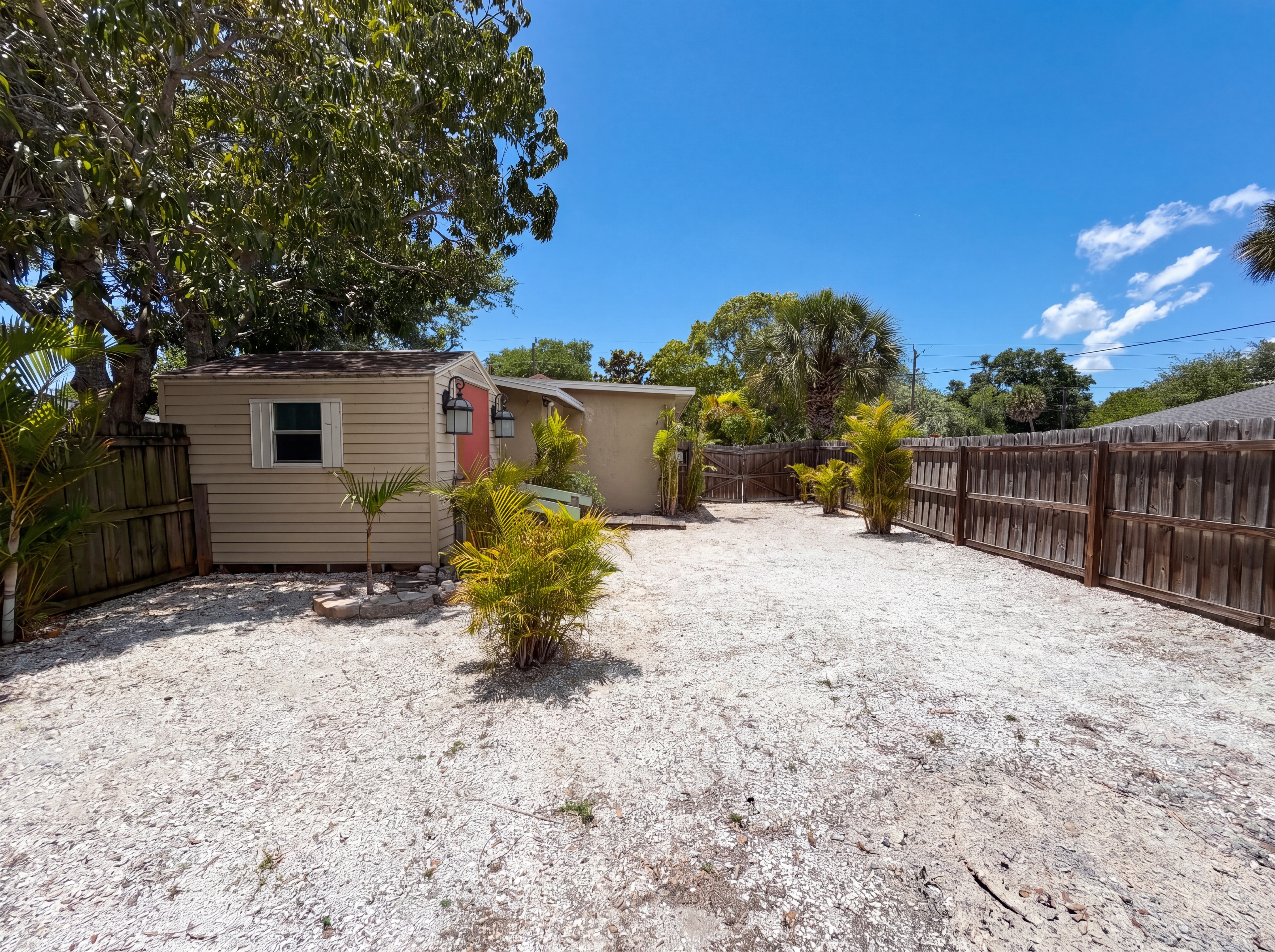Photo 5 of 22 of 2228 N Orange Ave, Sarasota, FL