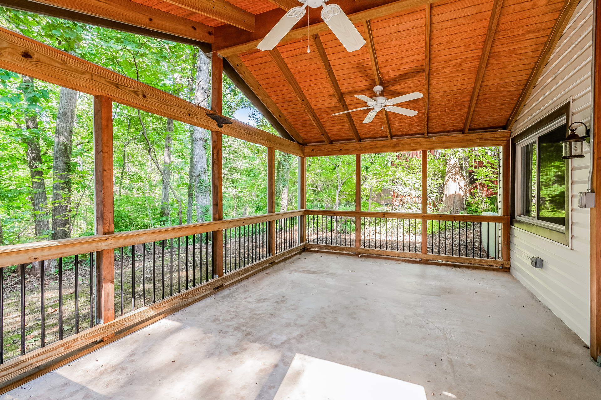 Photo 16 of 19 of 256 W Meadowland Ln, Sterling, VA