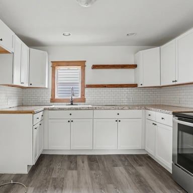 Property photo 2 of 7 E Vine St