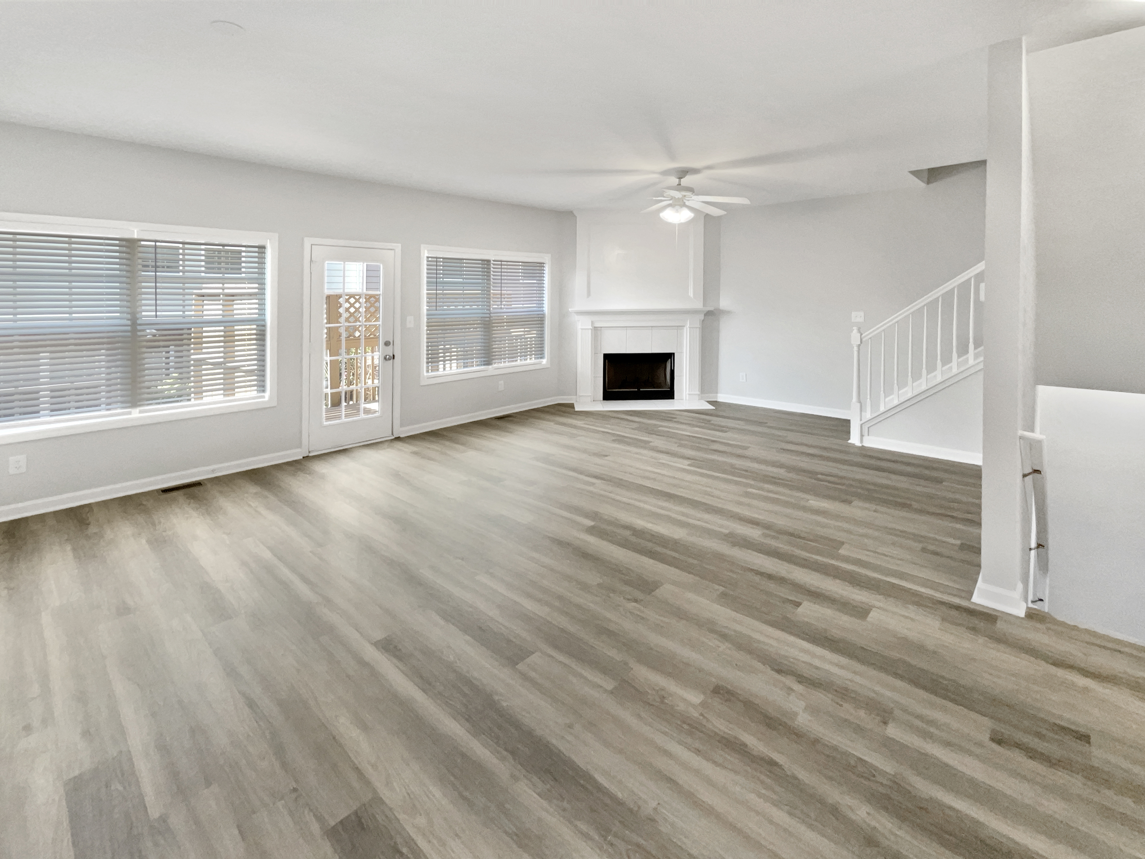 Photo 3 of 52 of 1622 Halliard Dr, Lawrenceville, GA