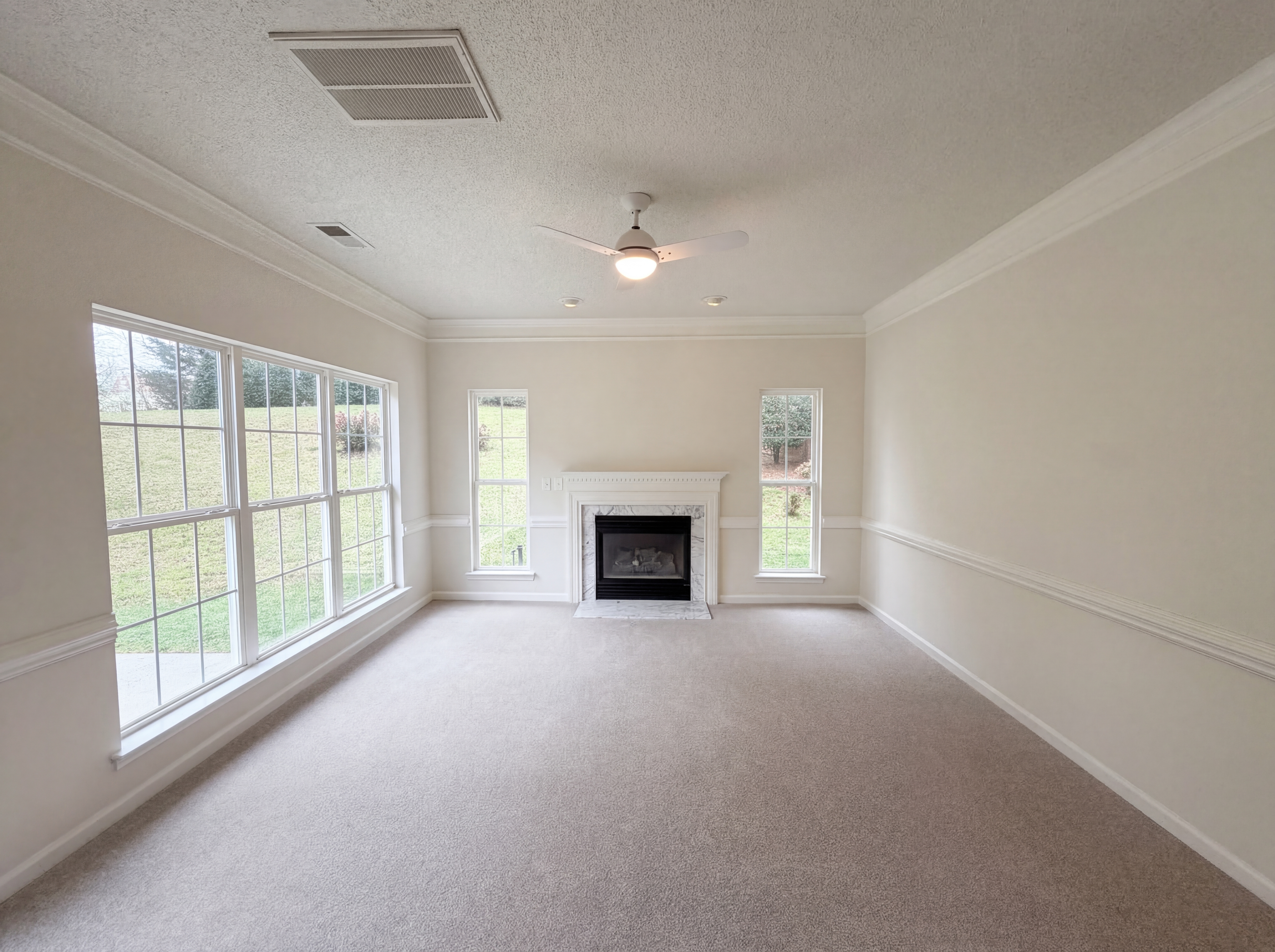 Photo 3 of 24 of 11037 Wyndham Pointe Dr, Charlotte, NC