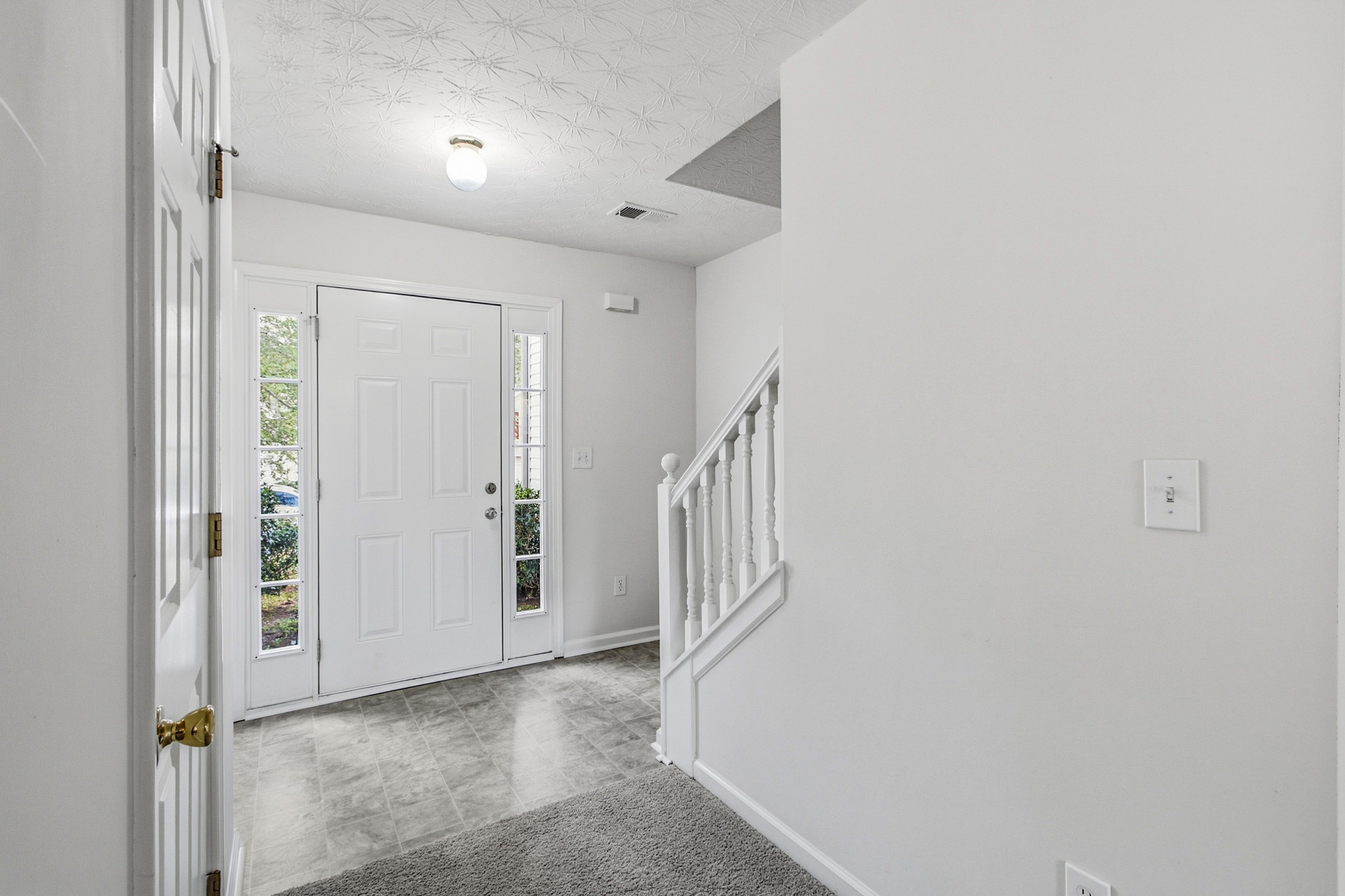 Photo 4 of 33 of 2571 S Hills, Riverdale, GA