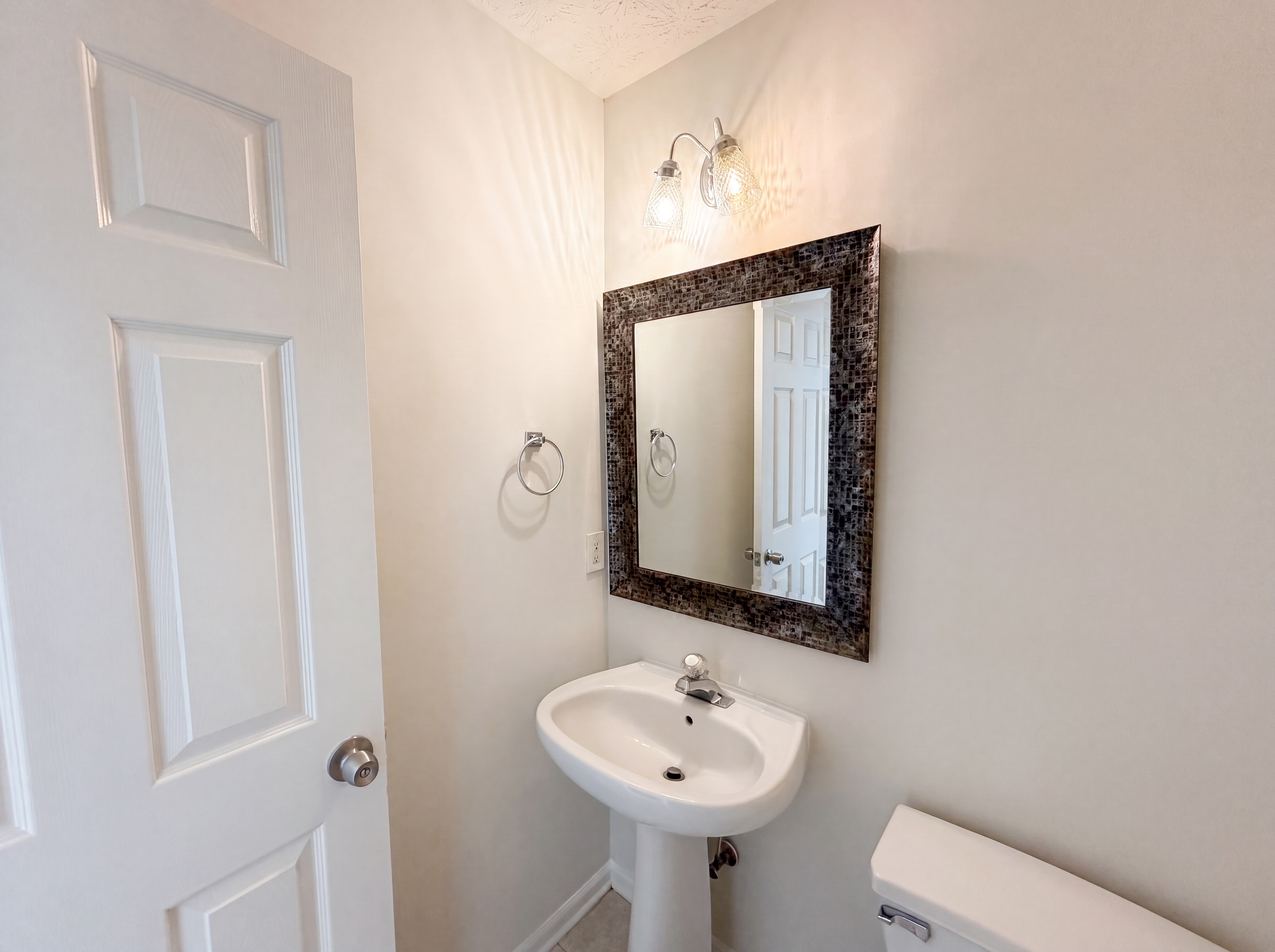 Photo 17 of 25 of 3582 Coveside Ct, Loganville, GA