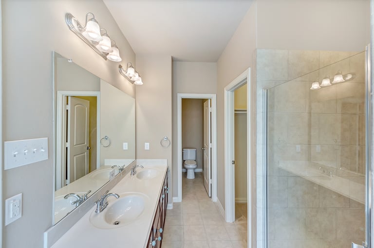 Photo 15 of 27 - 1124 Crest Breeze Dr, Haslet, TX 76052