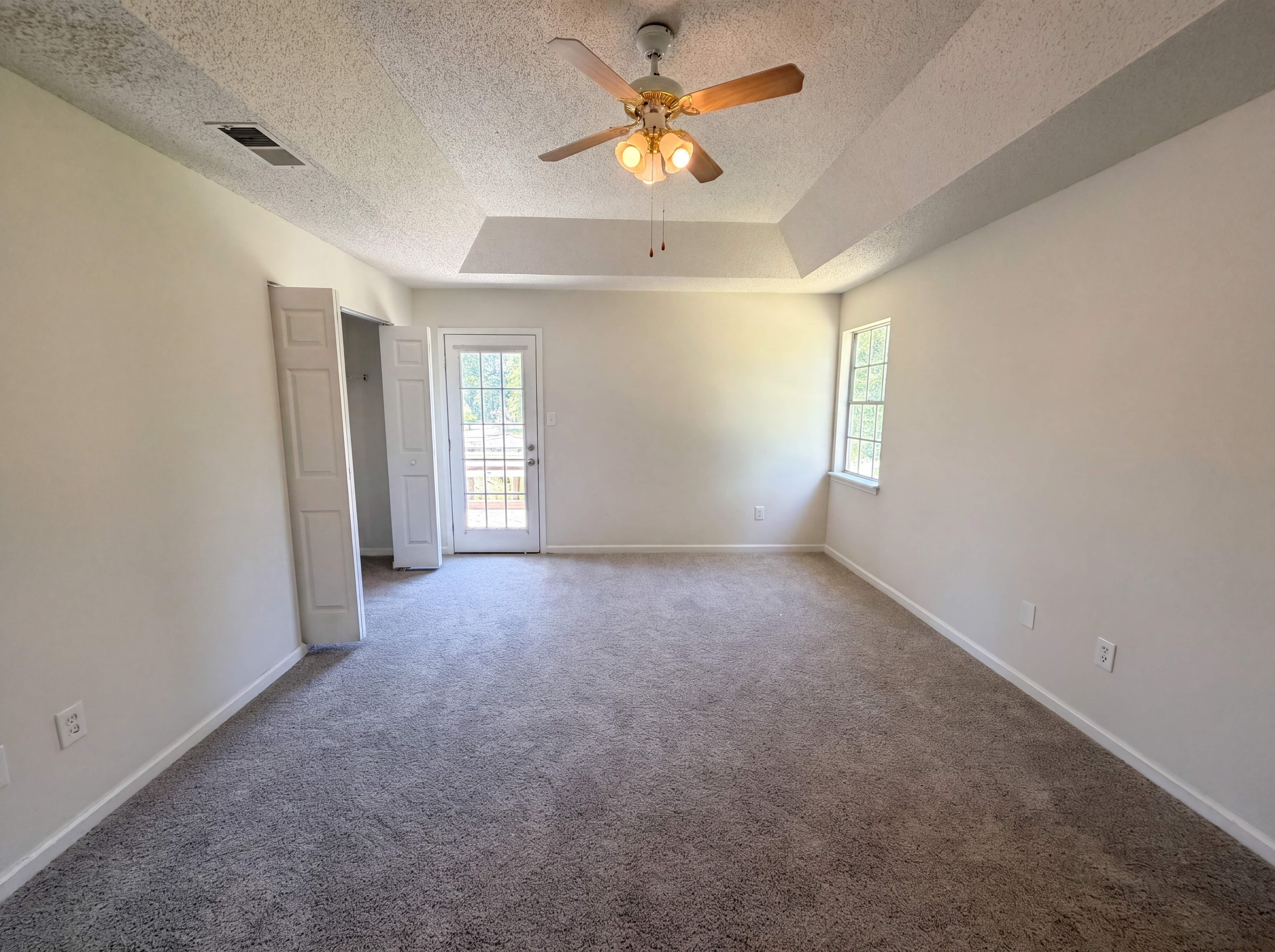 Photo 4 of 20 of 6296 Laurel Green Dr, Lithonia, GA