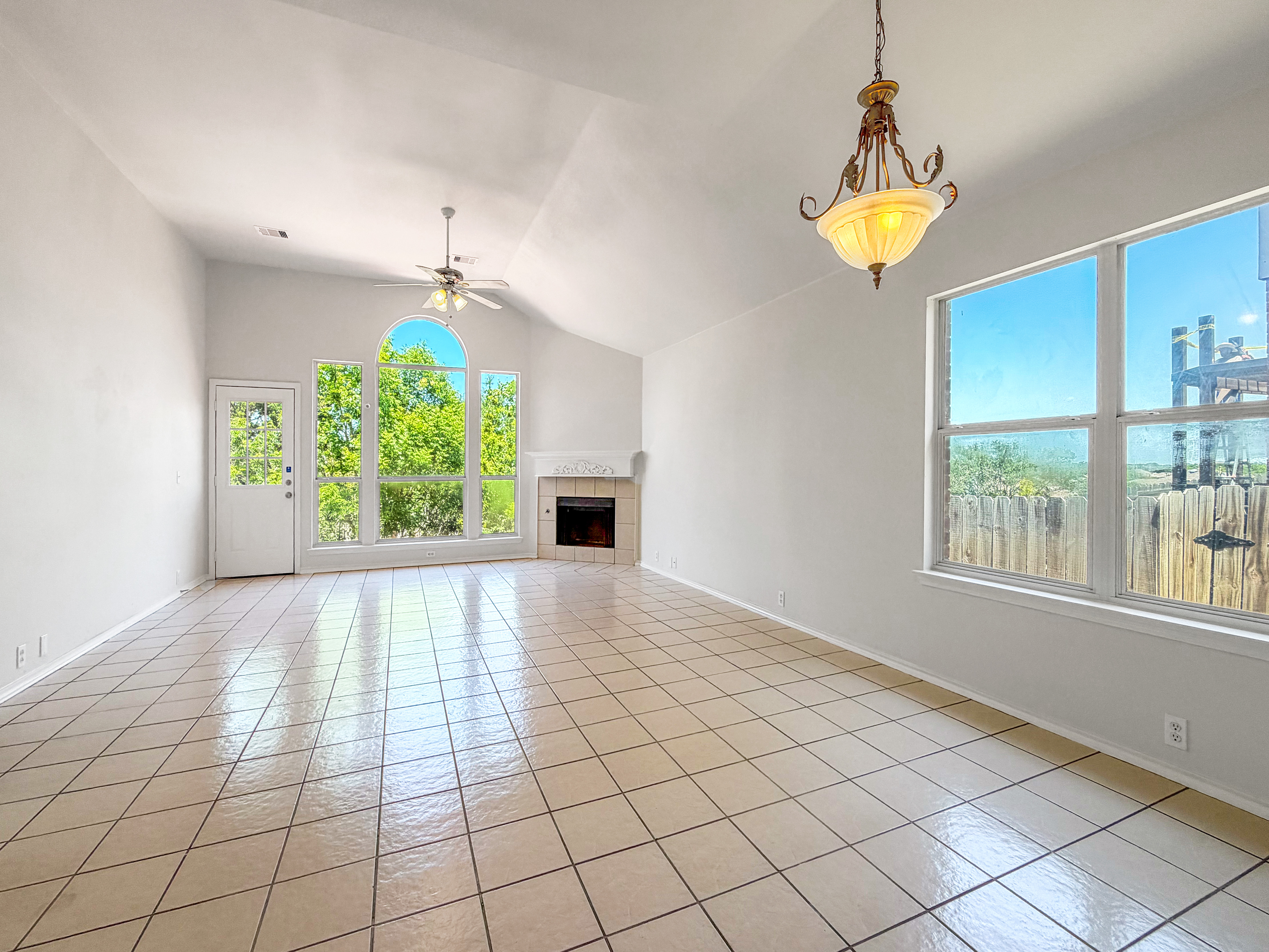 Photo 3 of 15 of 21607 Rio Comal, San Antonio, TX
