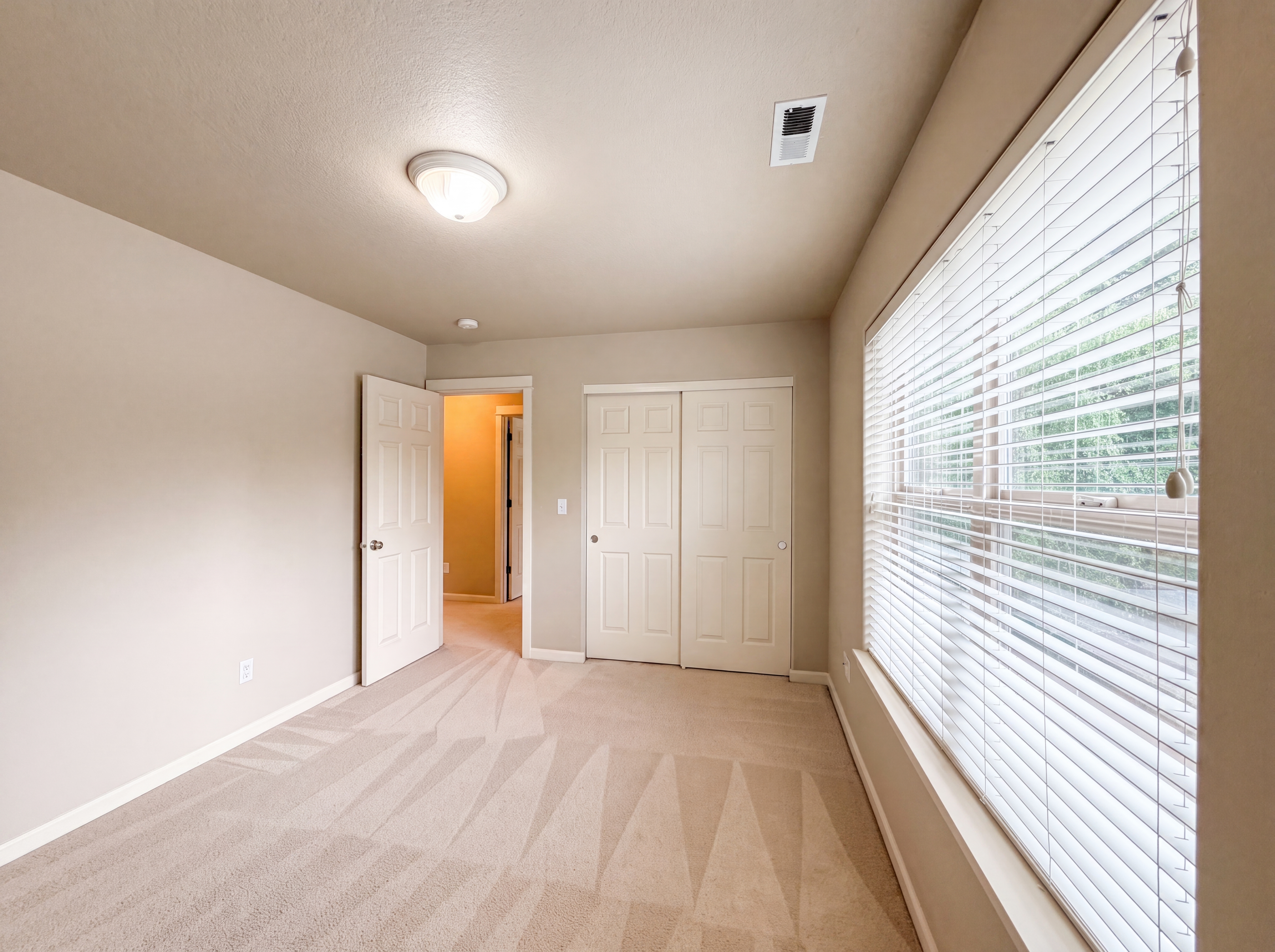 Photo 13 of 23 of 1724 SW Willowview Ter, Beaverton, OR